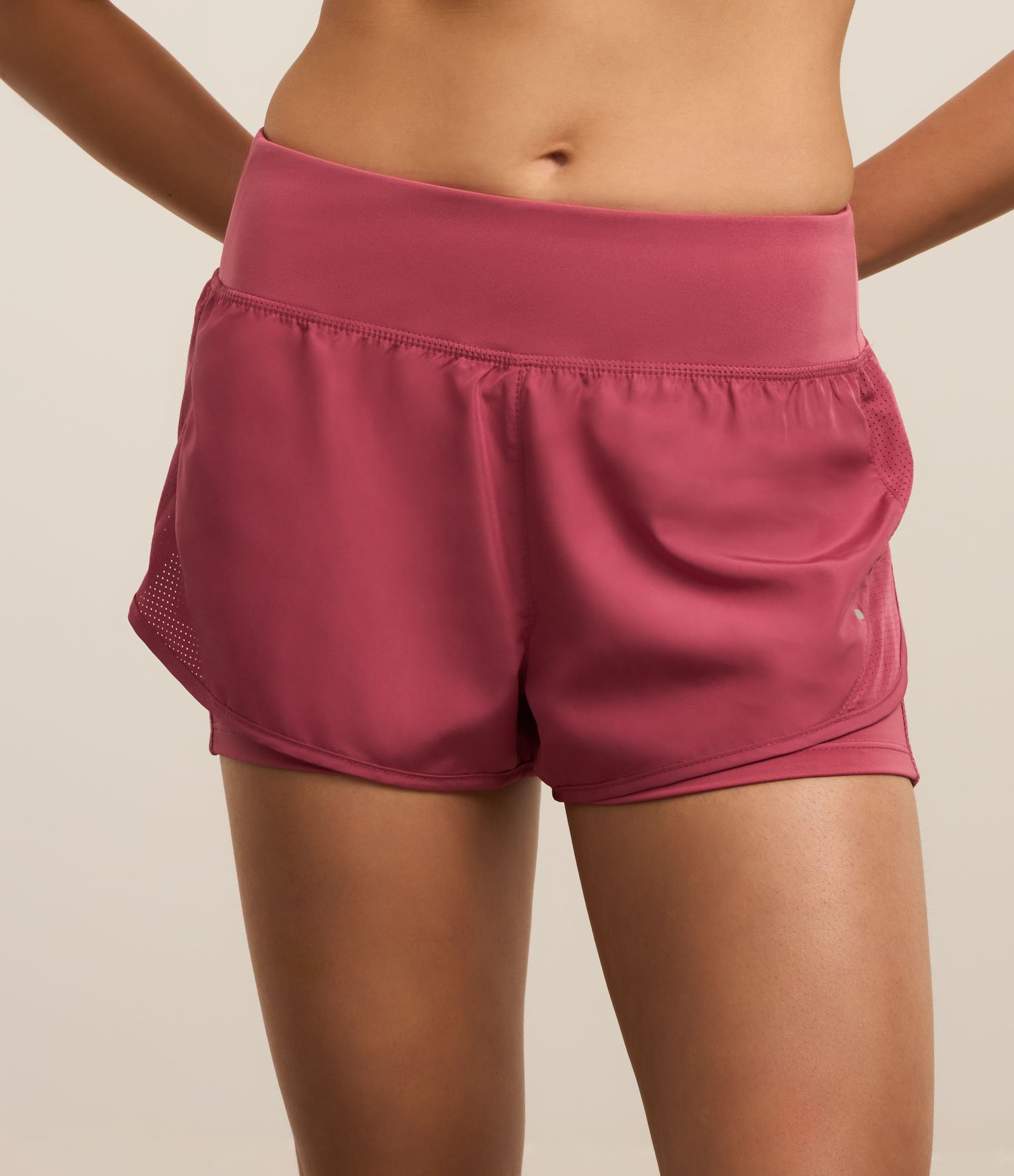 Bermuda Runner Esportiva em Microfibra com Bolso Funcional Rose 2