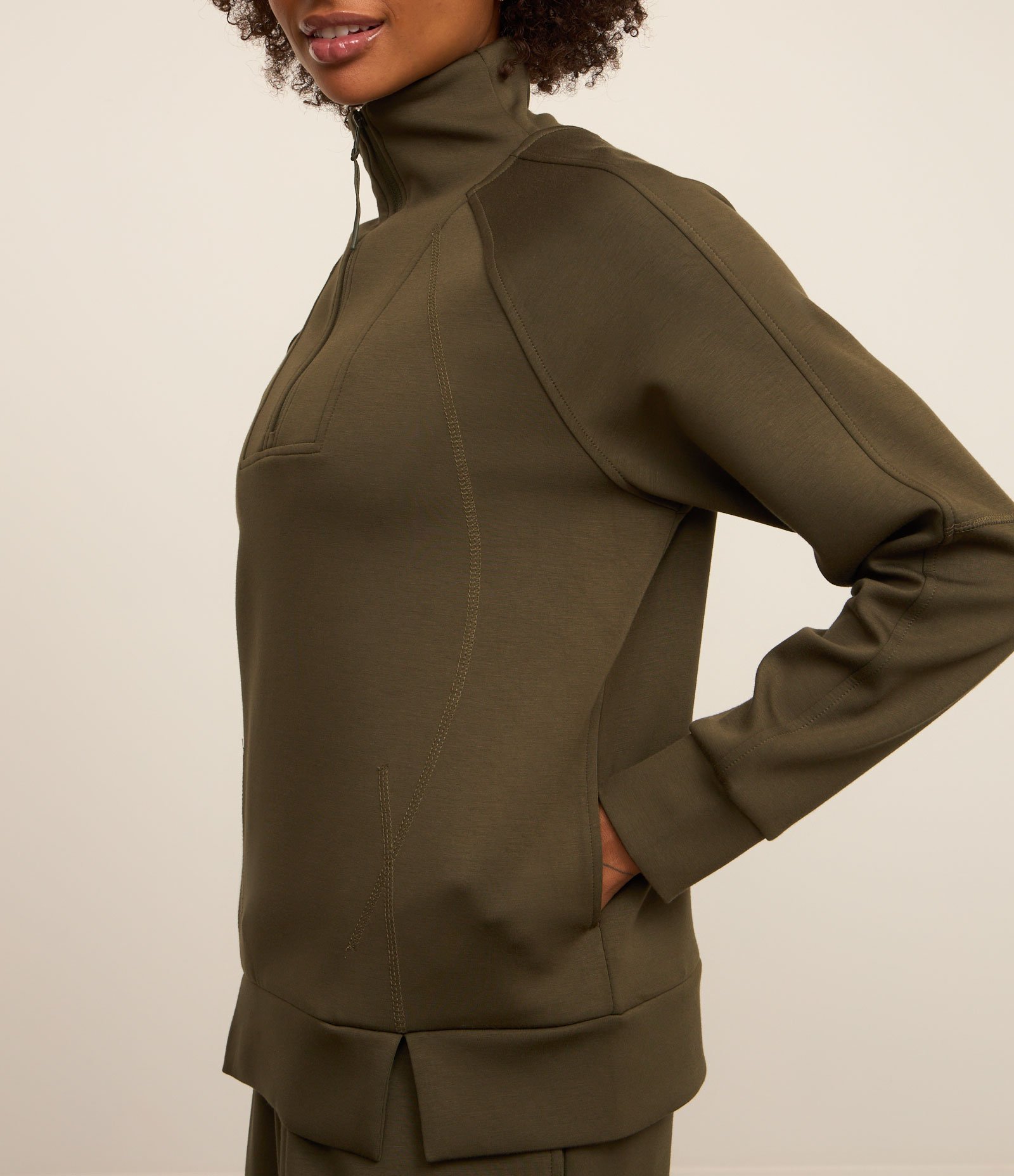 Casaco Esportivo em Microfibra Pesada Liso com Gola Alta e Recortes Verde 6