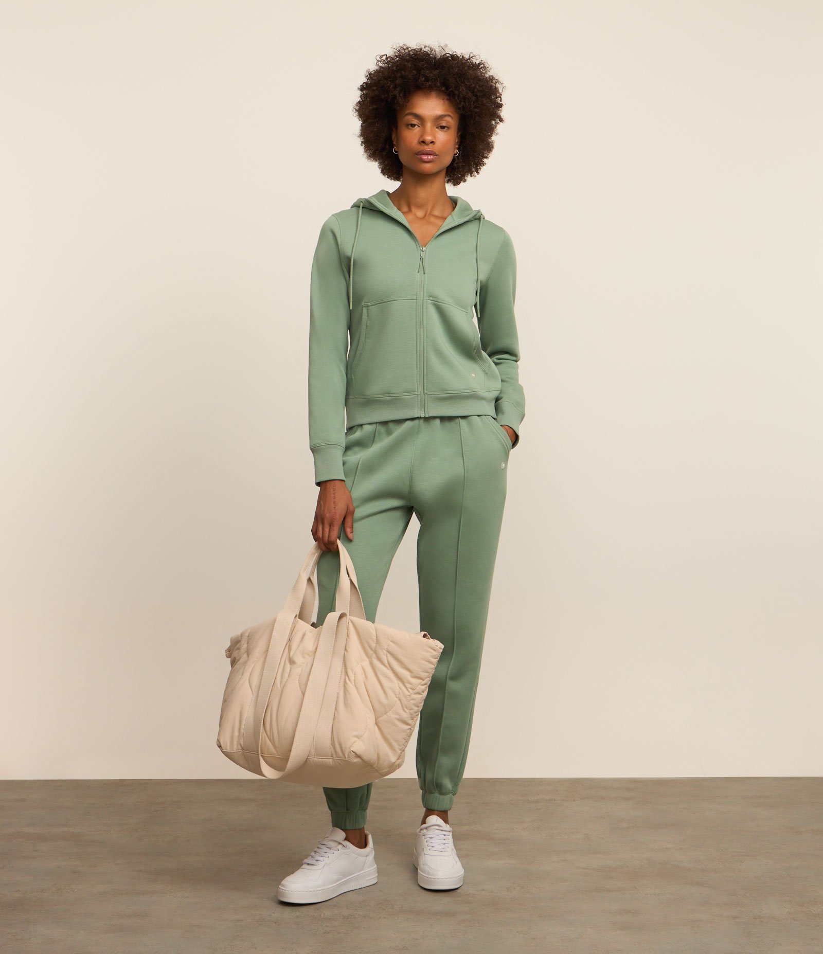 Jaqueta Esportiva em Mix de Tecidos com Capuz e Bolsos Verde 3