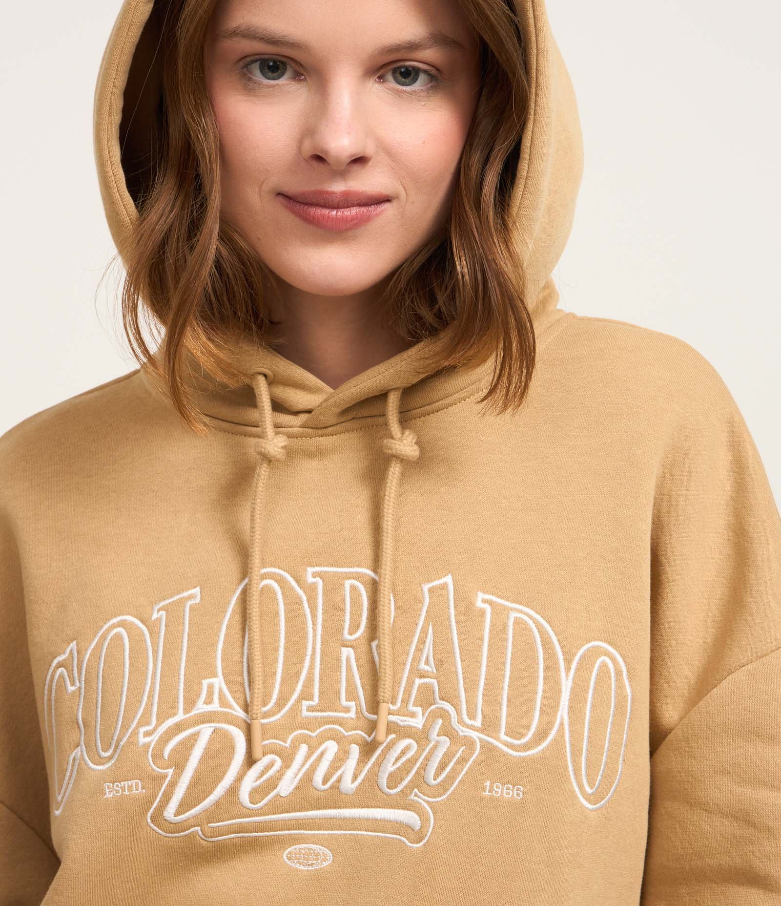 Blusão Fechado em Moletom com Capuz e Estampa Colorado Bege 3