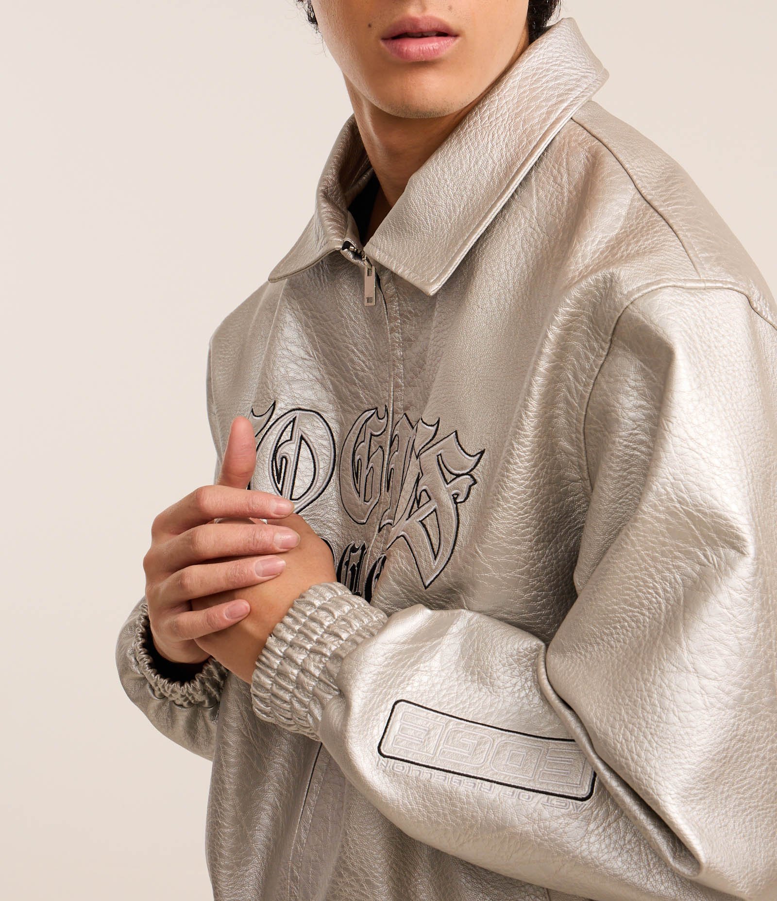 Jaqueta Metalizada em Pu com Bordado Lettering Prata 5