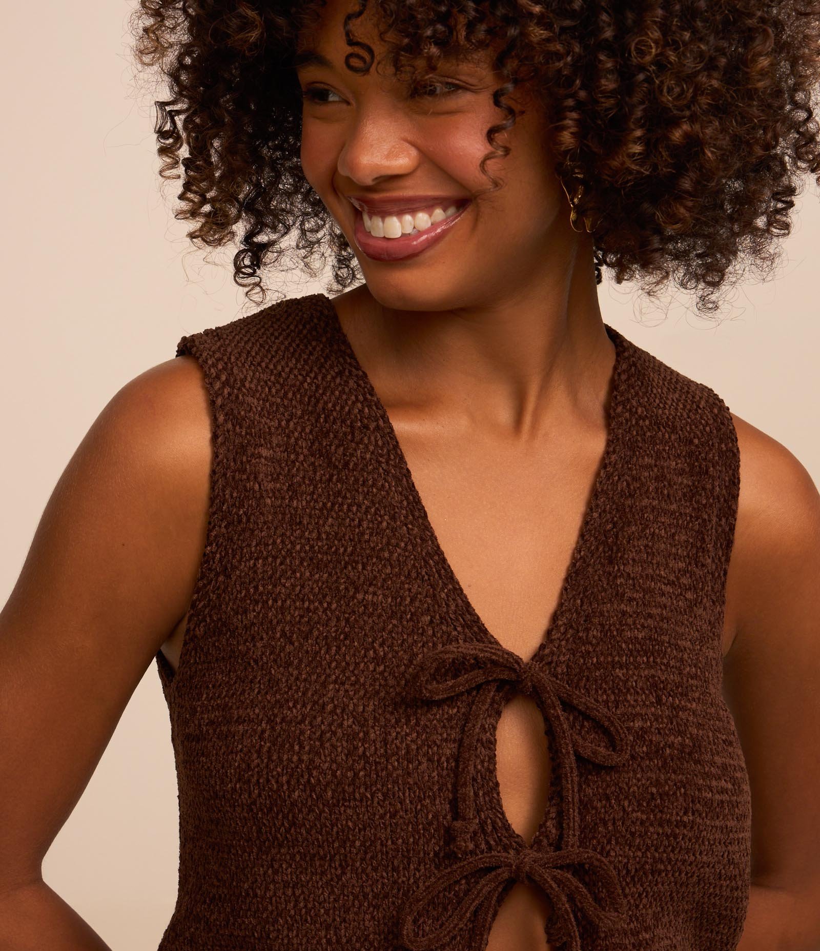 Blusa Colete em Tricô com Amarração Marrom 3