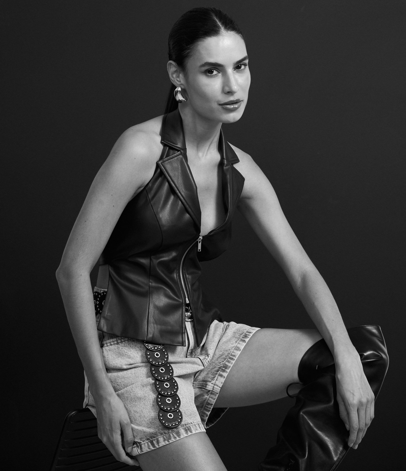 Blusa Frente Única em PU com Zíper Tratorado Preto 5