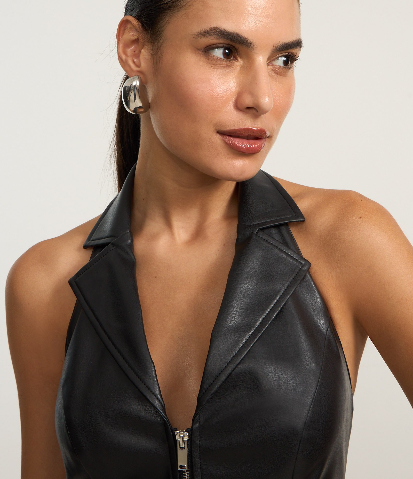 Blusa Frente Única em PU com Zíper Tratorado Preto 3