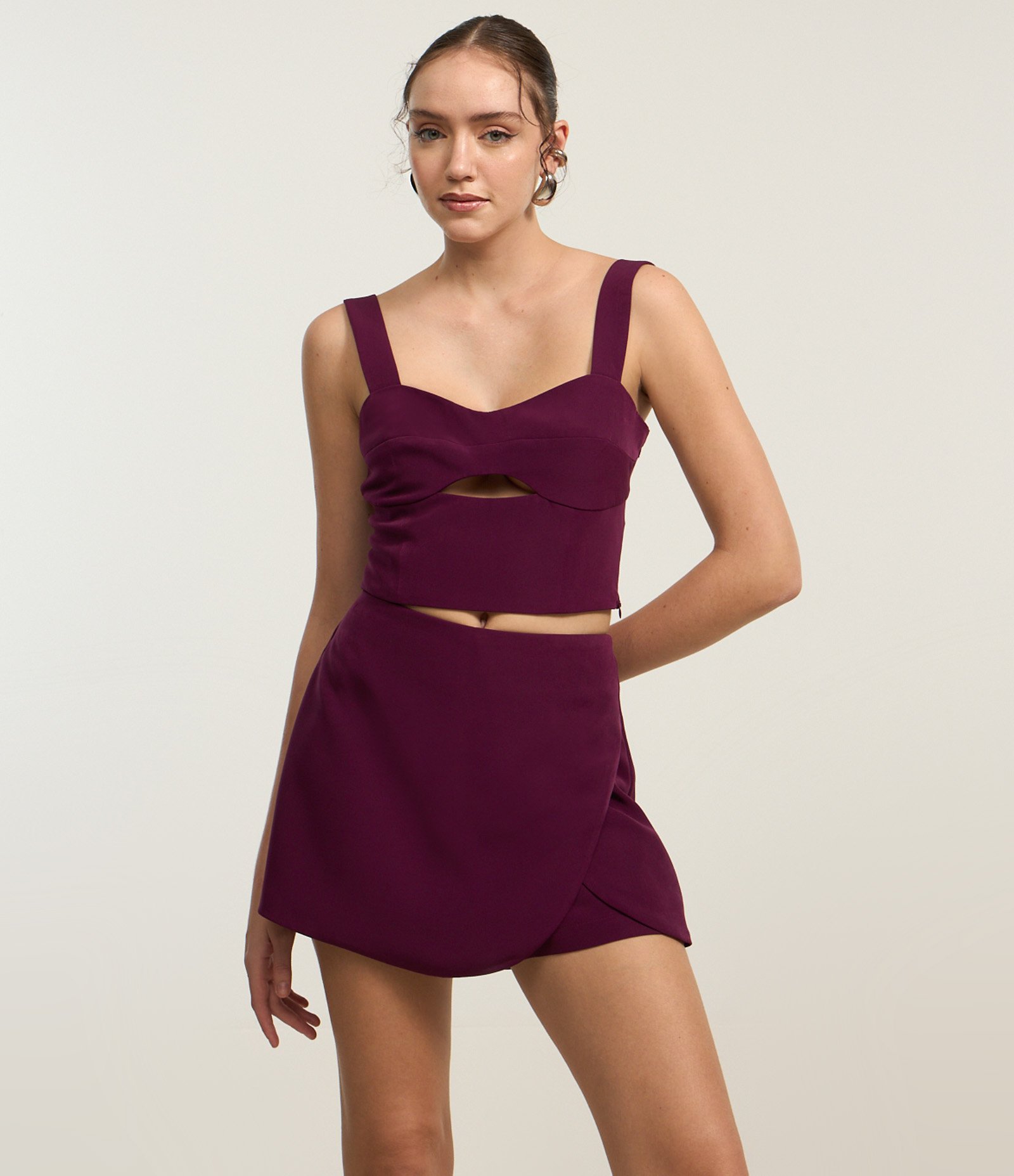 Short Saia Curto em Alfaiataria com Transpasse Arredondado Bordô 2