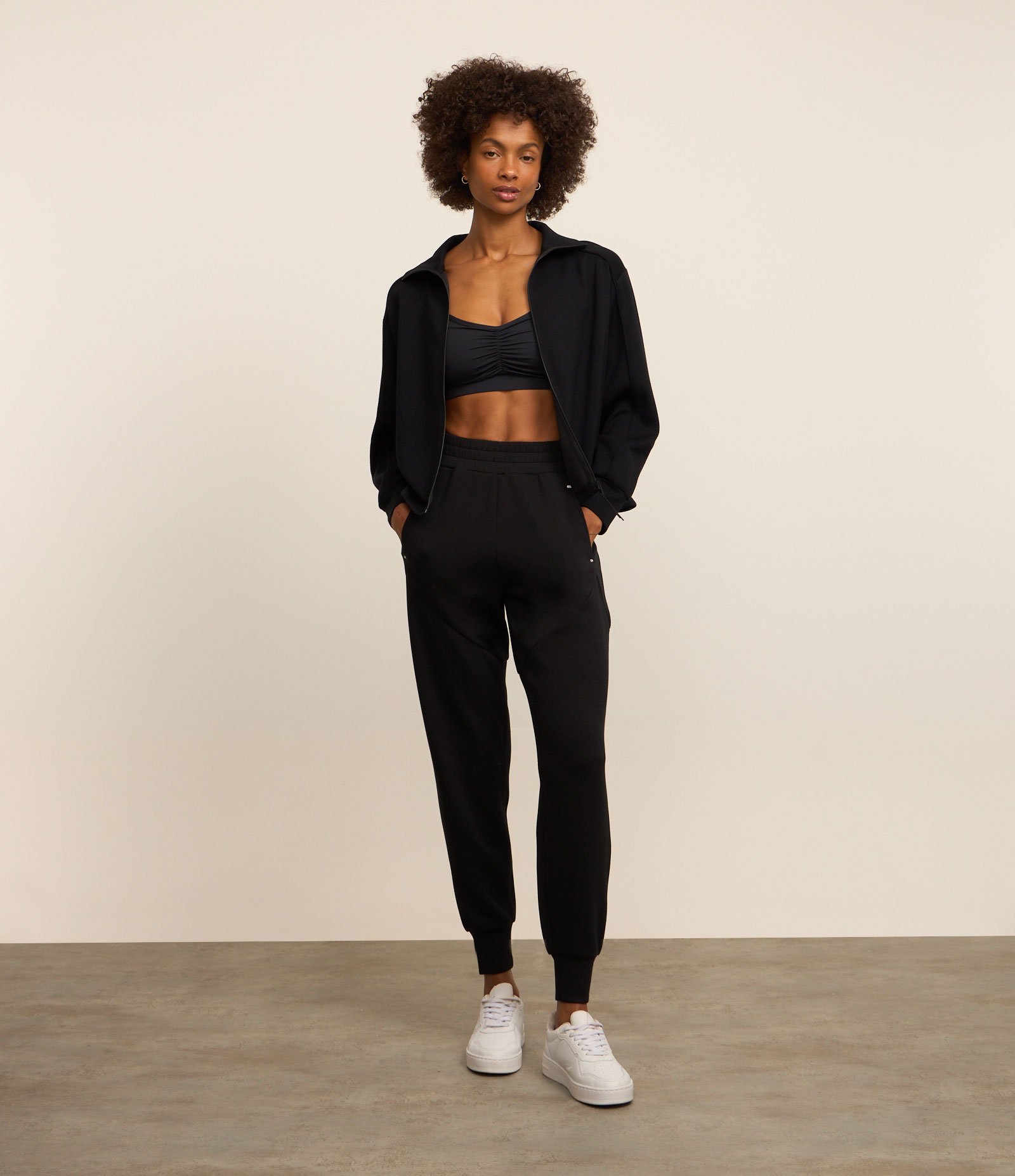 Jaqueta Esportiva em Microfibra Pesada com Golinha Preto 3