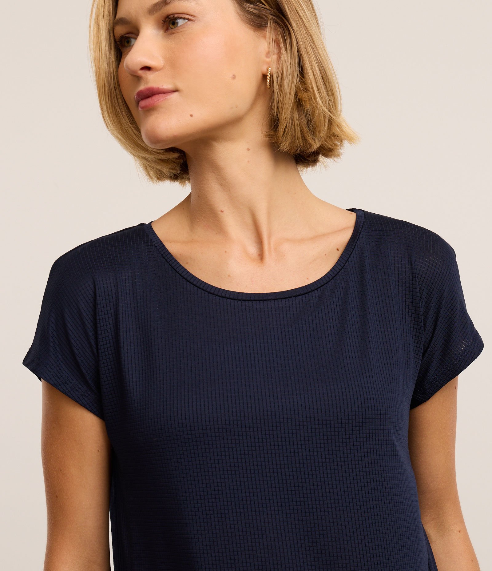 Camiseta Esportiva em Microfibra com Decote Redondo Azul Escuro 3