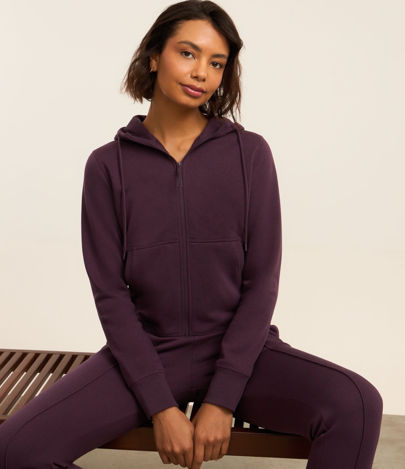 Jaqueta Esportiva em Mix de Tecidos com Capuz e Bolsos Vinho 2