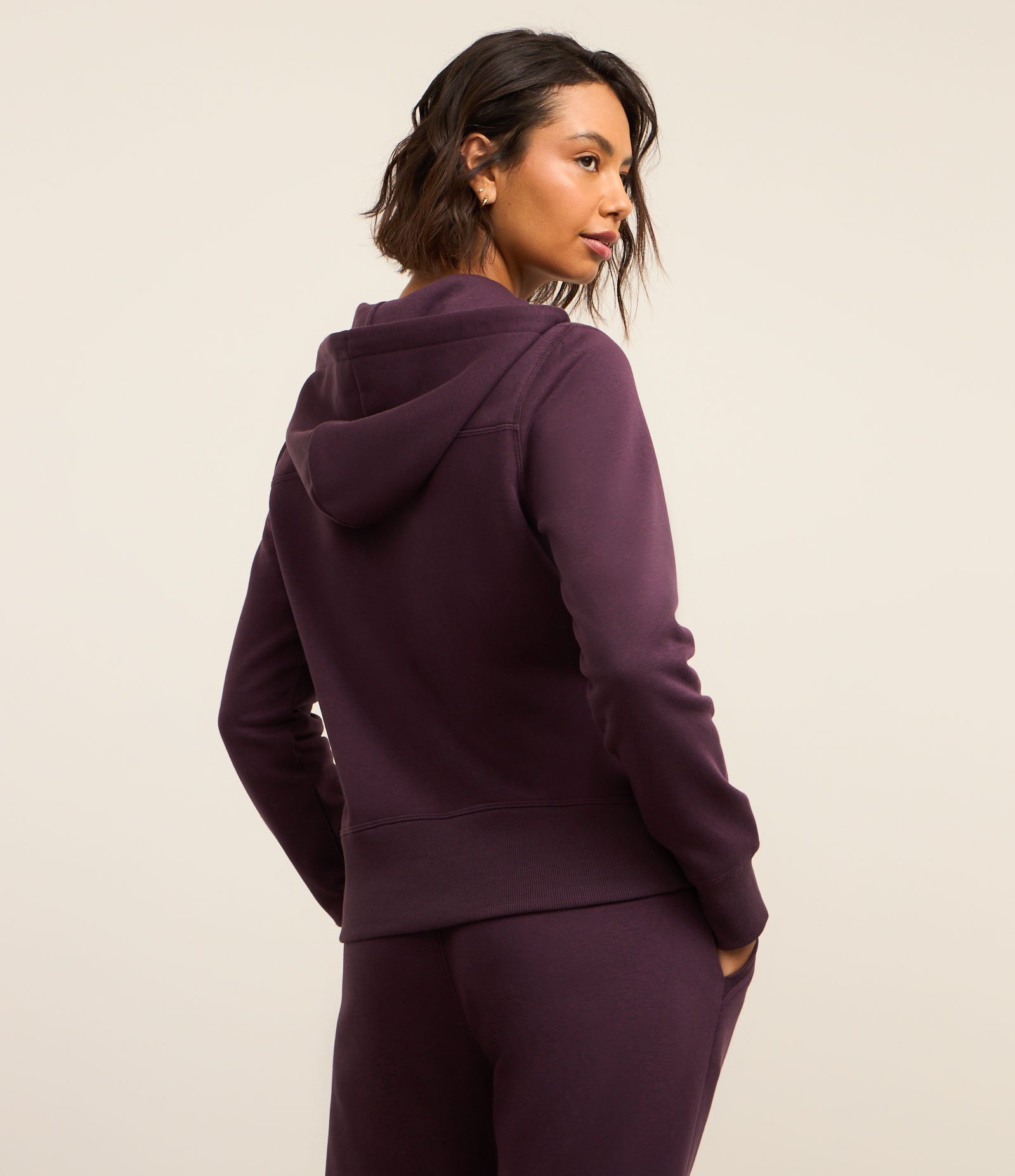 Jaqueta Esportiva em Mix de Tecidos com Capuz e Bolsos Vinho 3