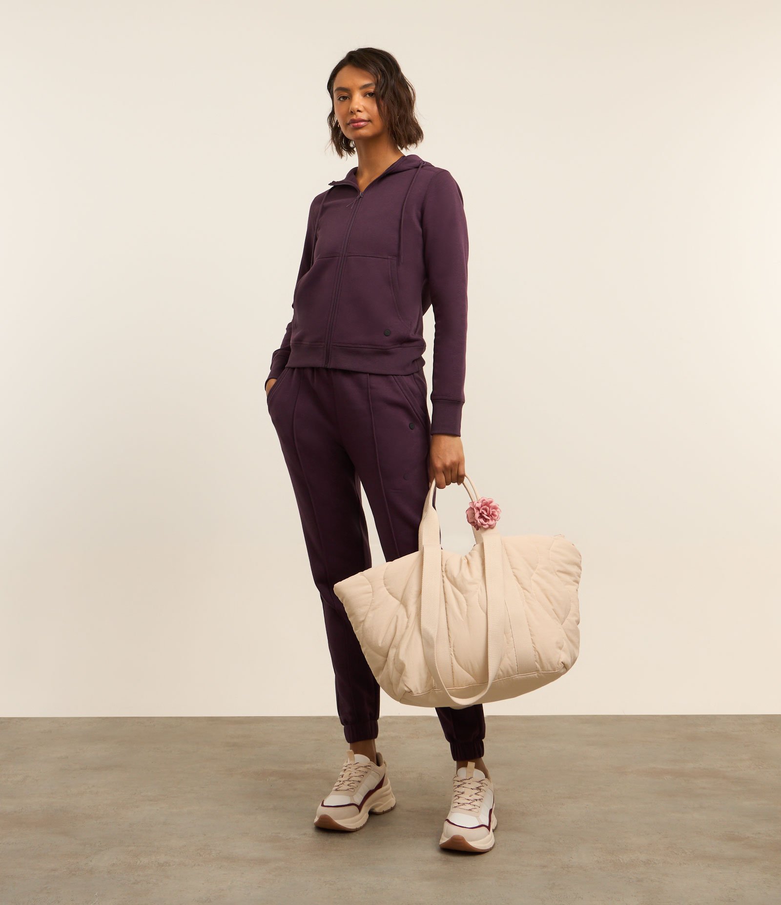 Jaqueta Esportiva em Mix de Tecidos com Capuz e Bolsos Vinho 4