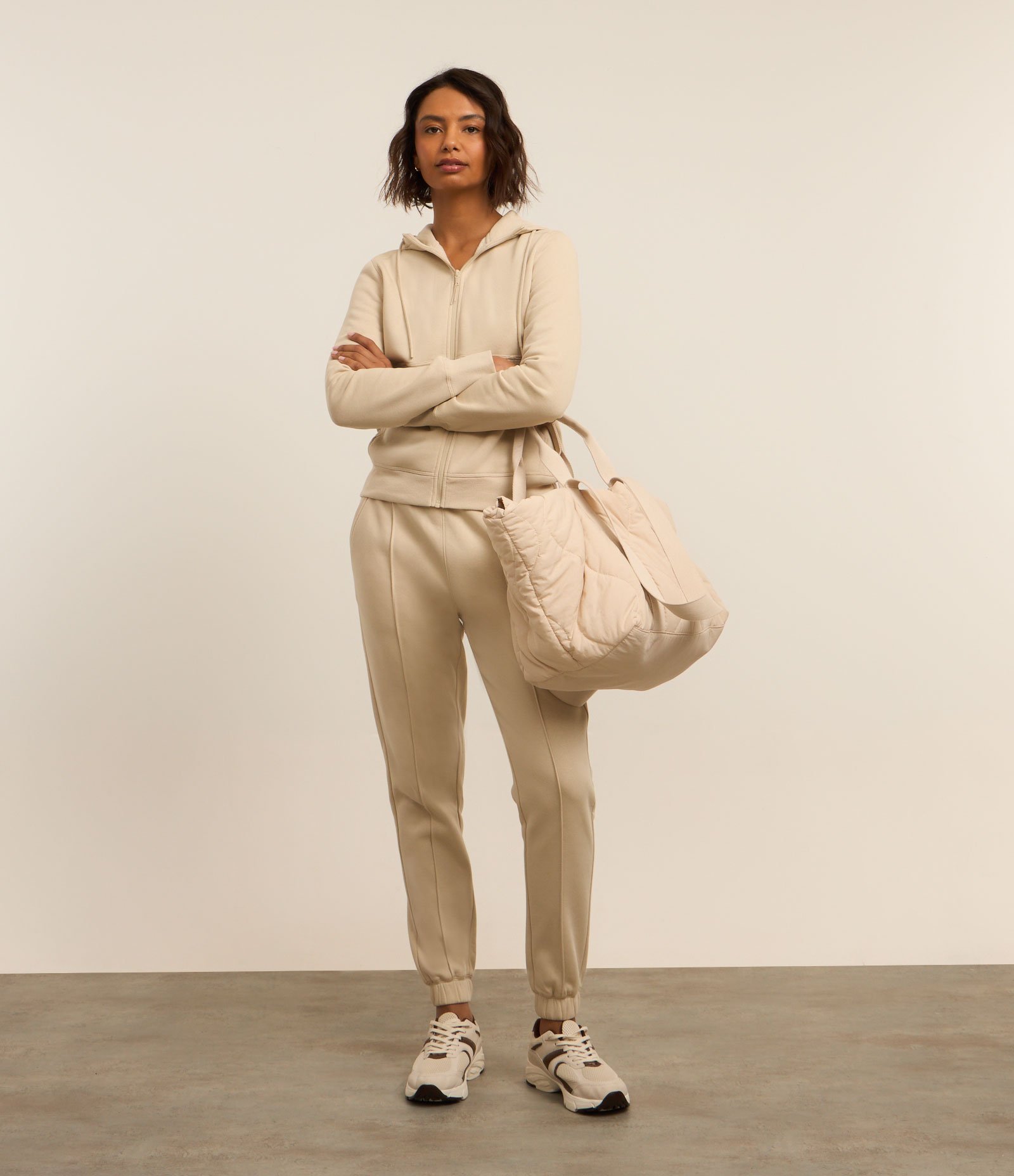 Jaqueta Esportiva em Mix de Tecidos com Capuz e Bolsos Bege 3