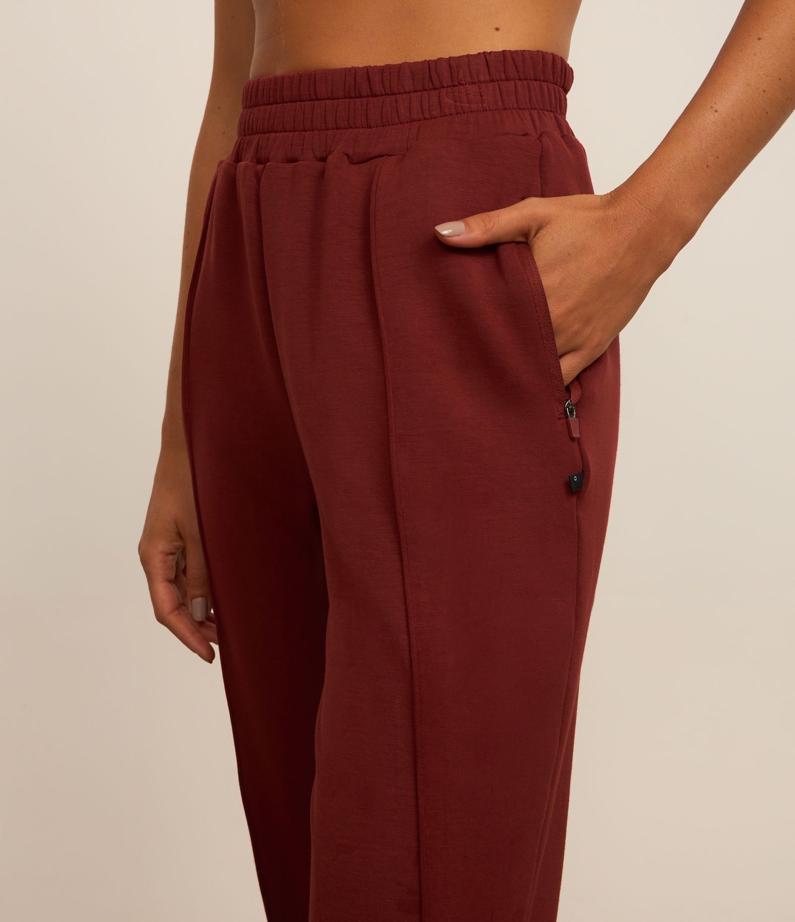 Calça Jogger em Microfibra Pesada com Frisos Vermelho 4