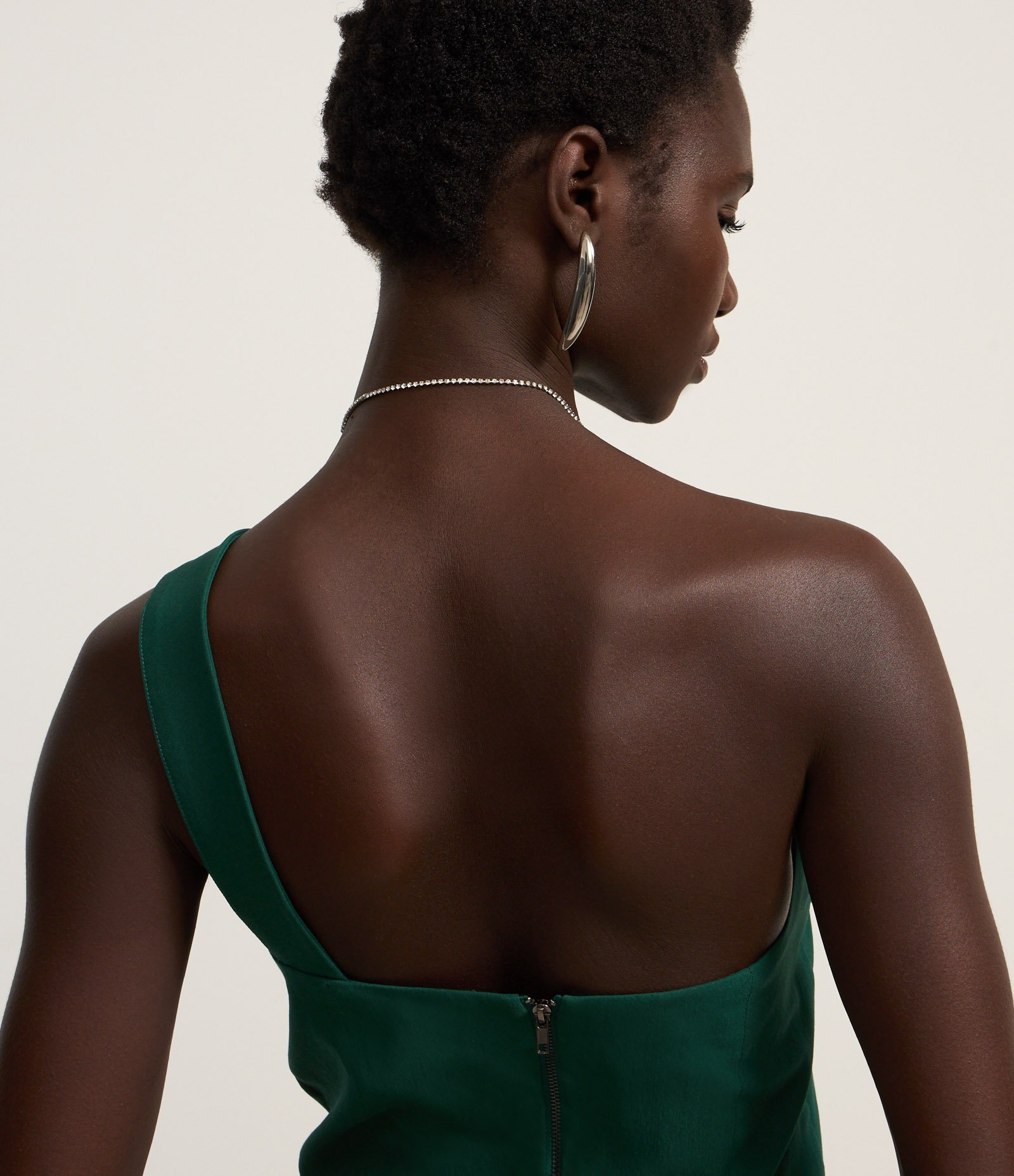 Macaquinho Short Saia em Bengaline com Ombro Só e Sobreposição Verde 3