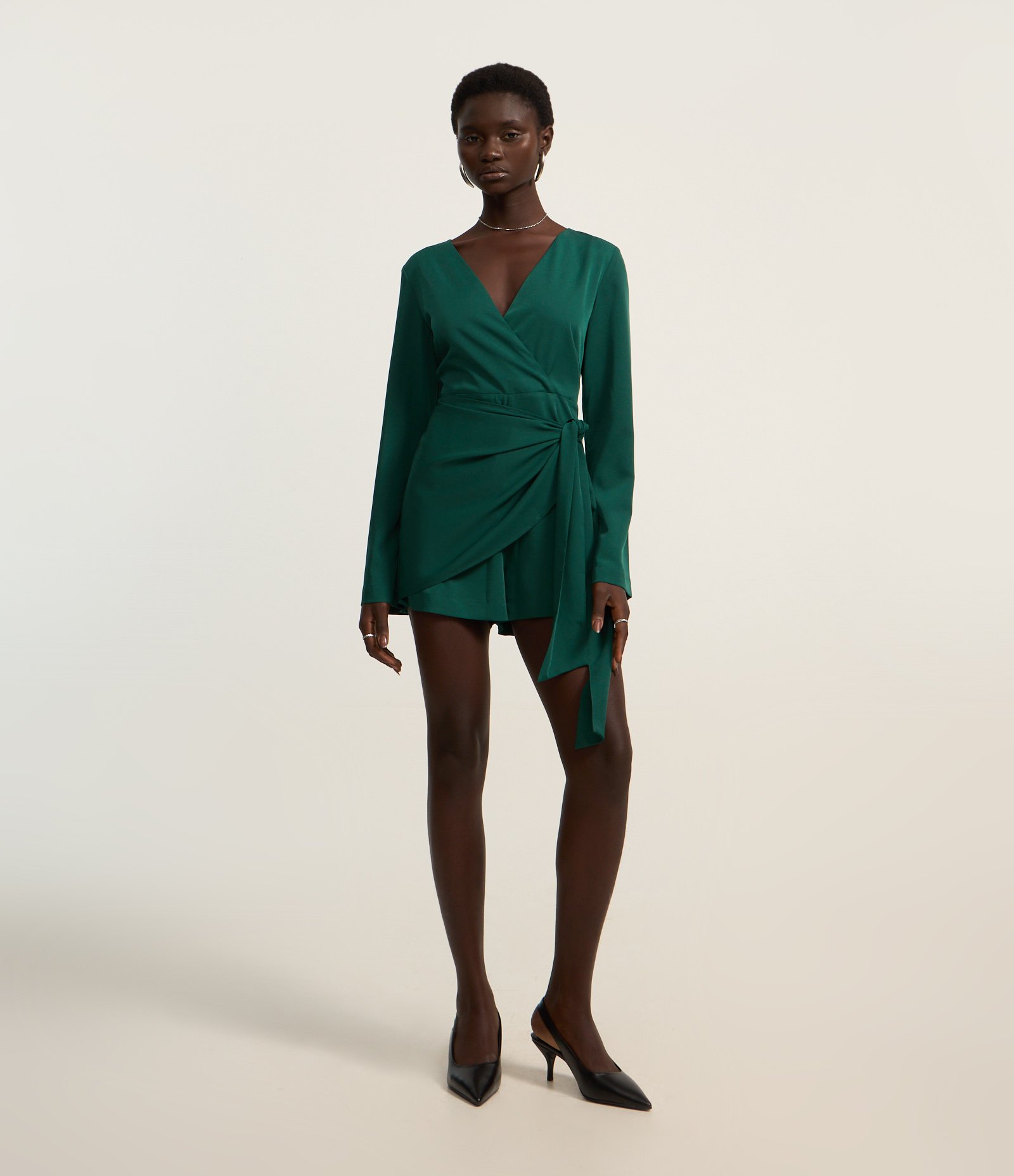 Macaquinho Short Saia em Crepe com Decote Transpassado Verde 1