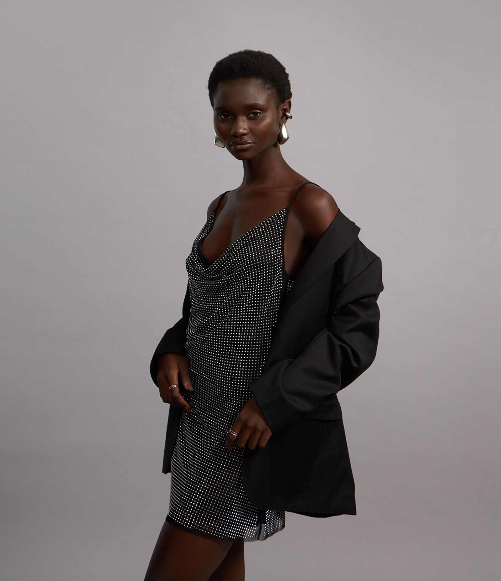 Vestido Evasê em Tule com Decote Degagê Preto 7