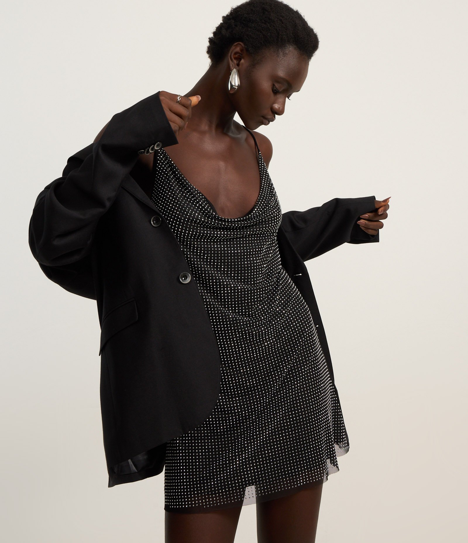 Vestido Evasê em Tule com Decote Degagê Preto 2