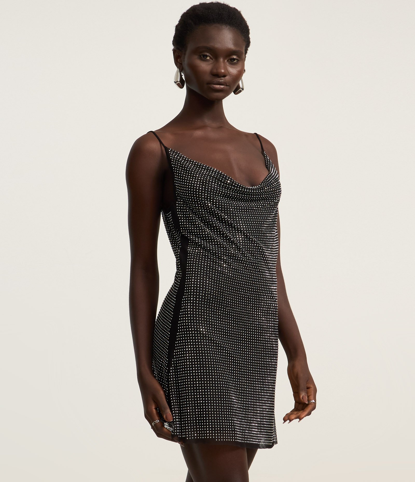 Vestido Evasê em Tule com Decote Degagê Preto 5