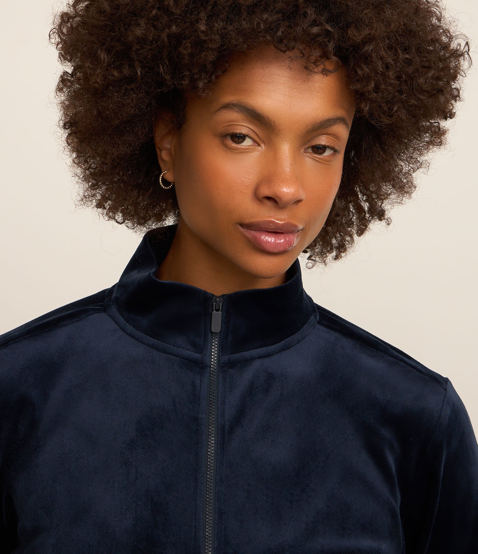 Jaqueta Esportiva em Plush com Gola Alta e Zíper Azul Marinho 1