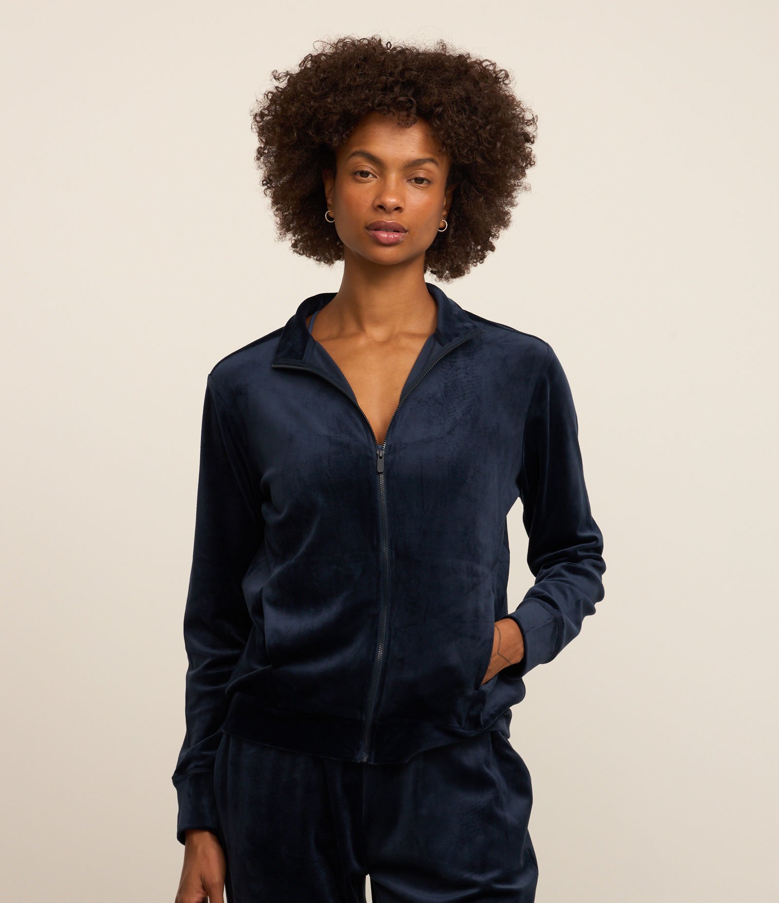 Jaqueta Esportiva em Plush com Gola Alta e Zíper Azul Marinho 2