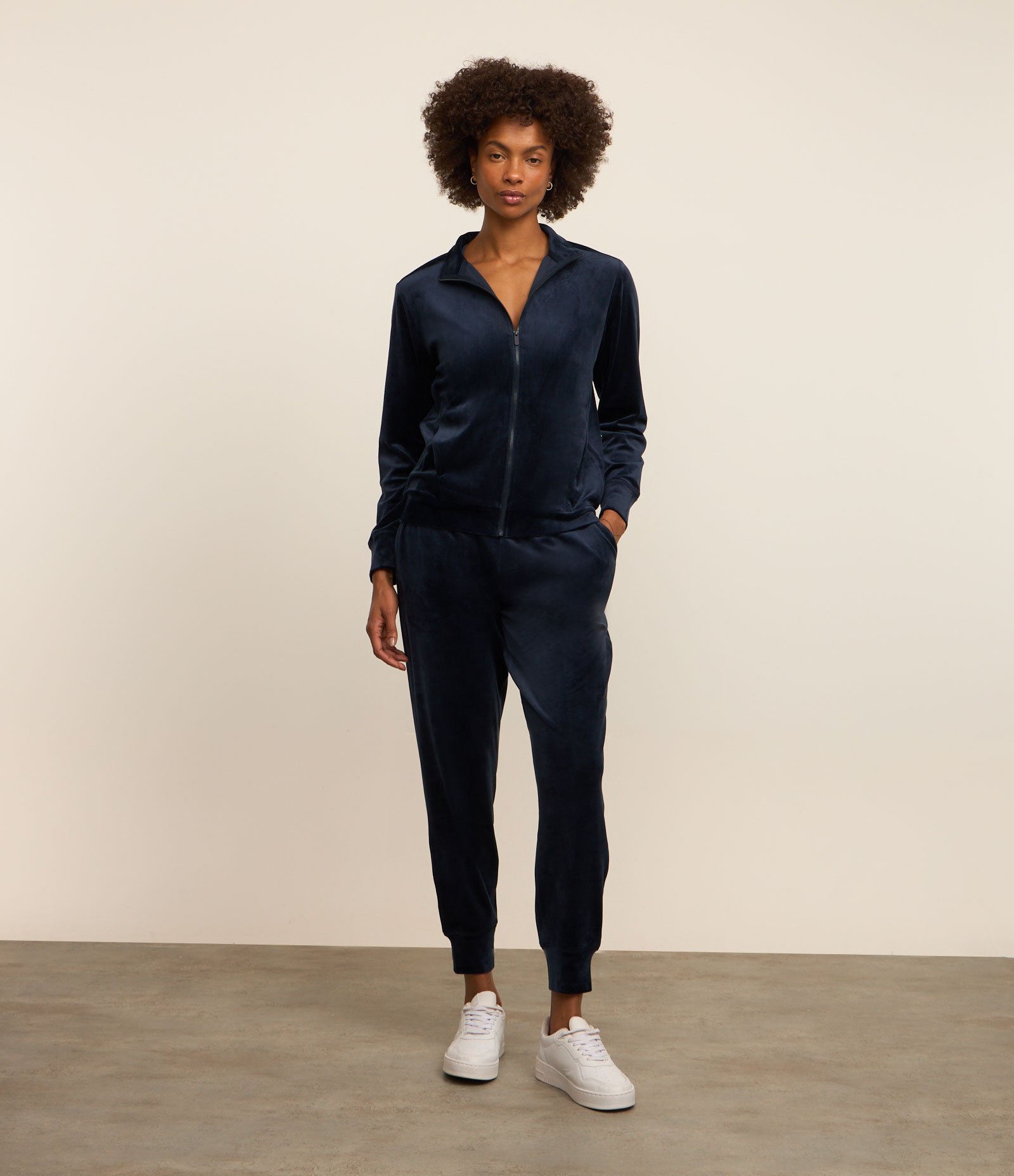 Jaqueta Esportiva em Plush com Gola Alta e Zíper Azul Marinho 3