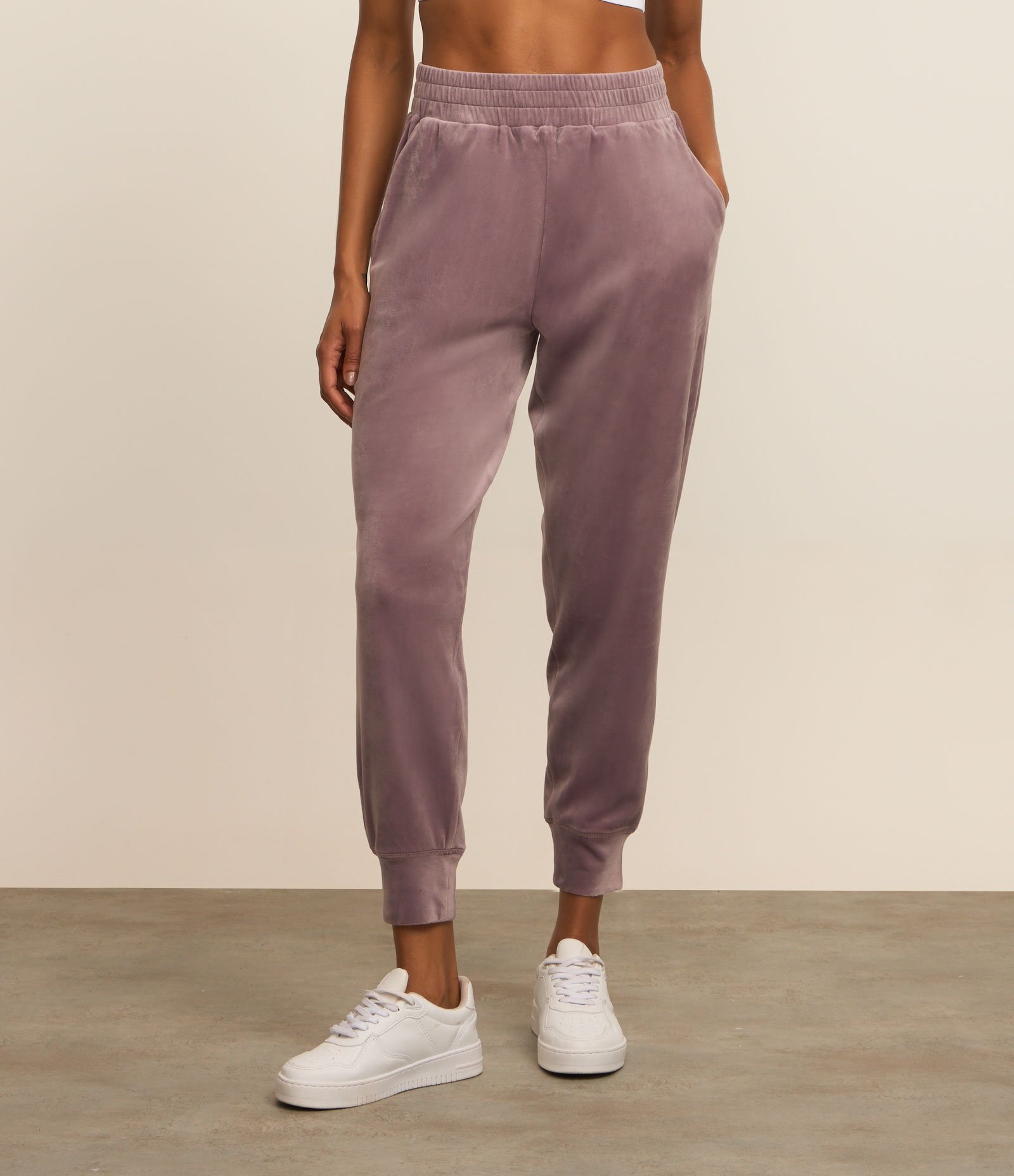 Calça Jogger Esportiva em Microfibra com Cós de Elástico Lilás 2