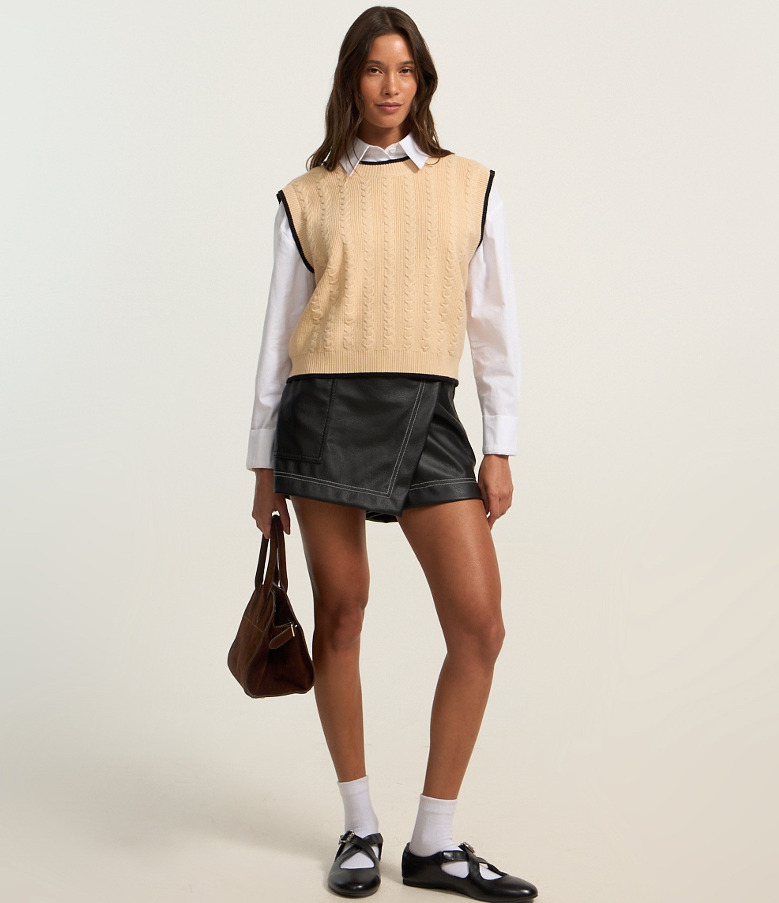 Colete Curto em Tricô com Textura e Cava Contrastante Rosa 2