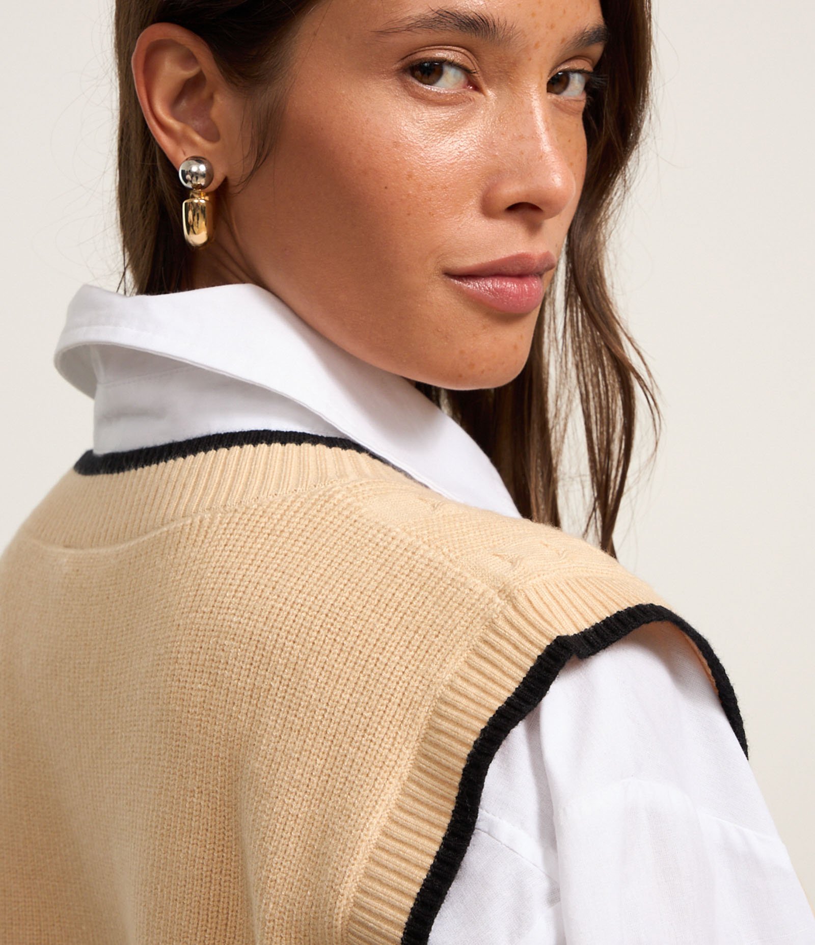 Colete Curto em Tricô com Textura e Cava Contrastante Rosa 4