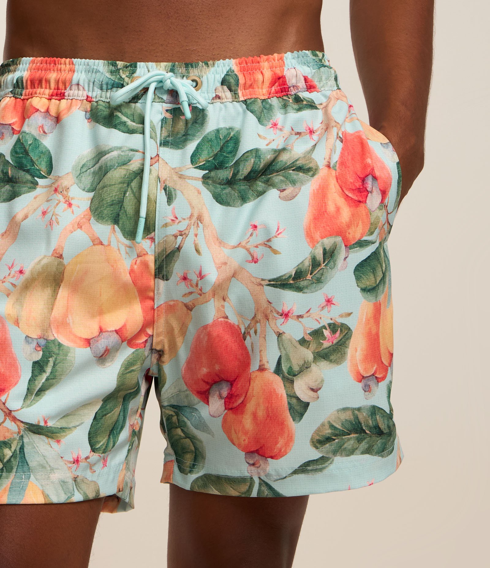 Bermuda de Banho em Microfibra com Estampa de Folhagem com Caju Multicores 2