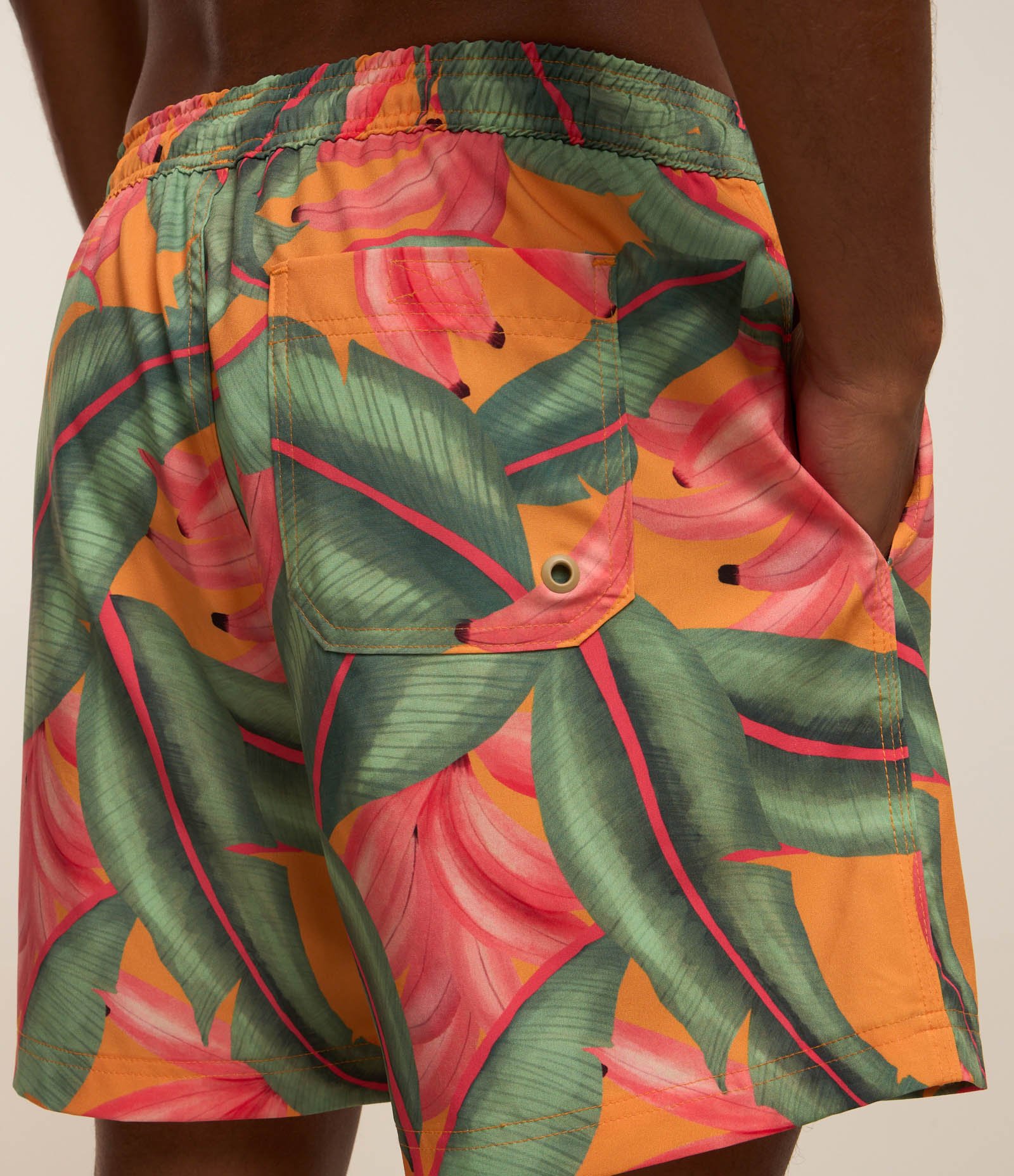Bermuda em Microfibra com Estampa Tropical Laranja/Verde/Rosa 3