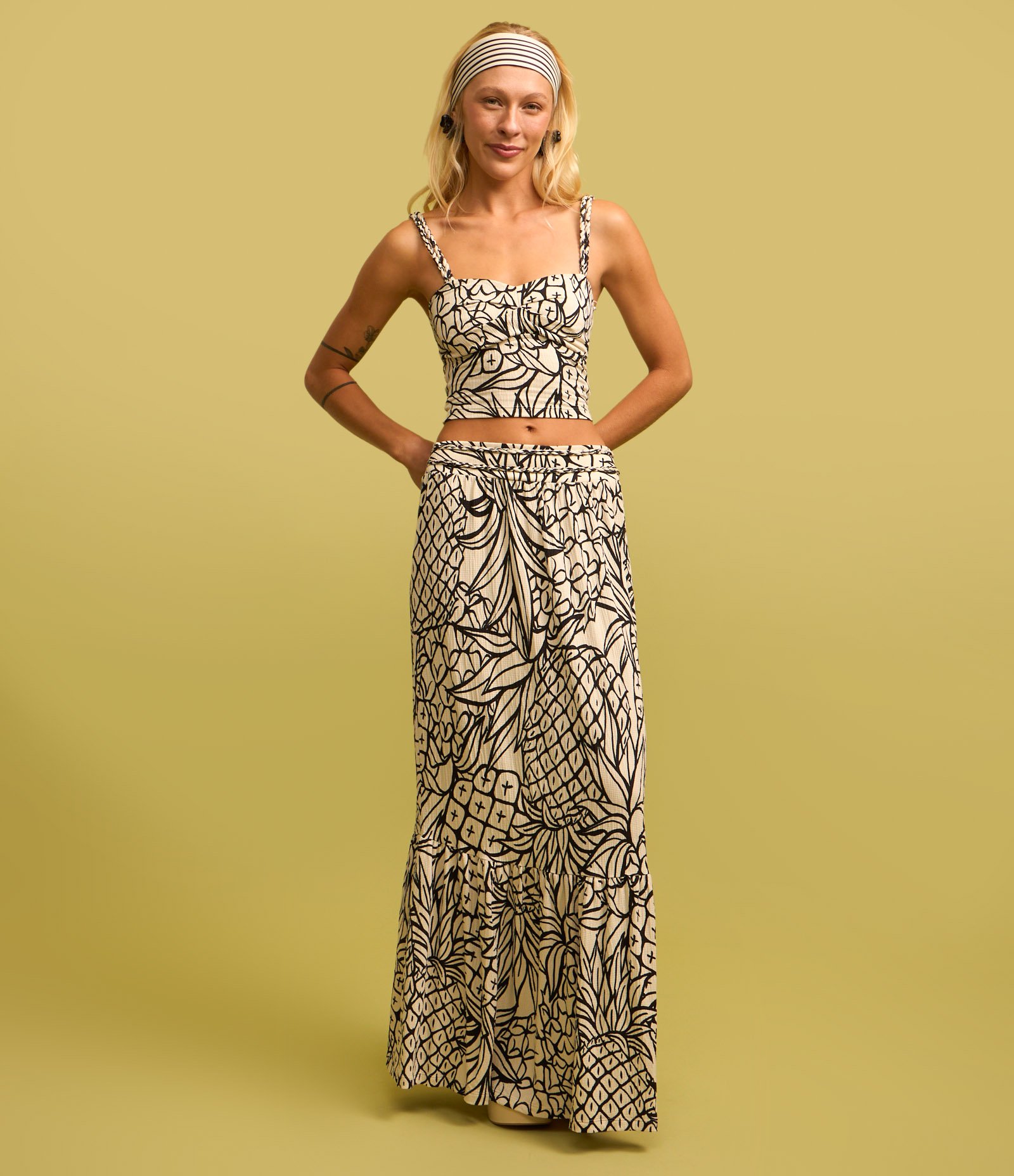 Blusa Cropped Texturizada com Estampa Abacaxi Off White/Preto 2