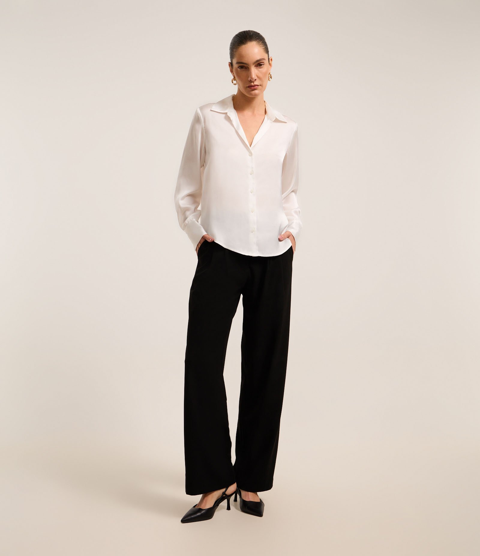 Camisa Acetinada com Caimento Leve e Manga Longa Branco 2