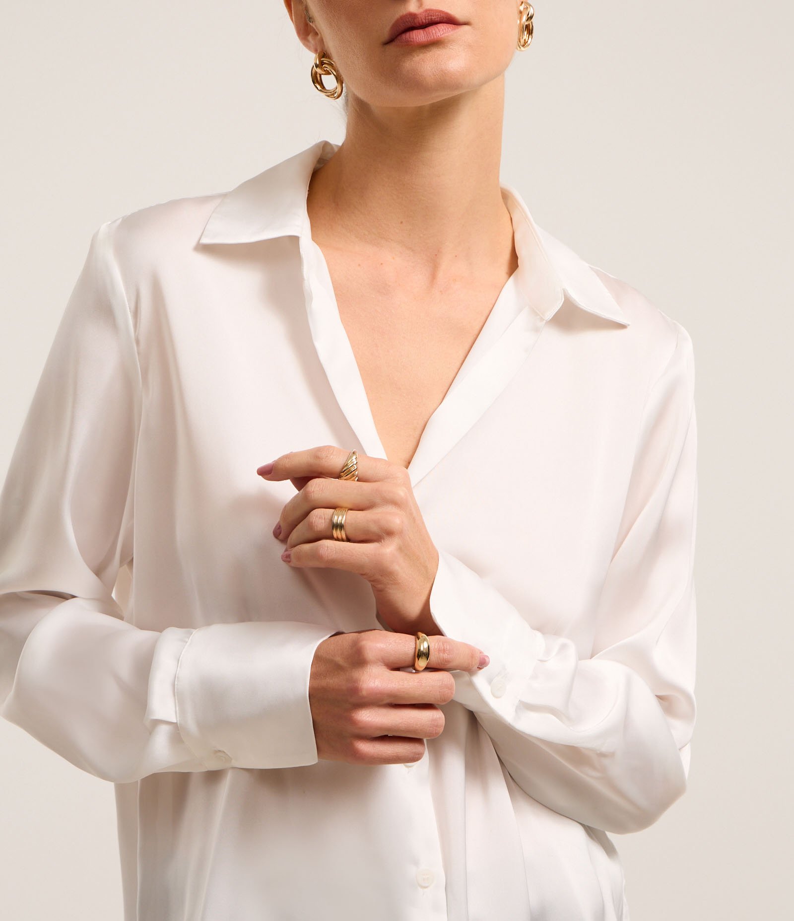 Camisa Acetinada com Caimento Leve e Manga Longa Branco 4