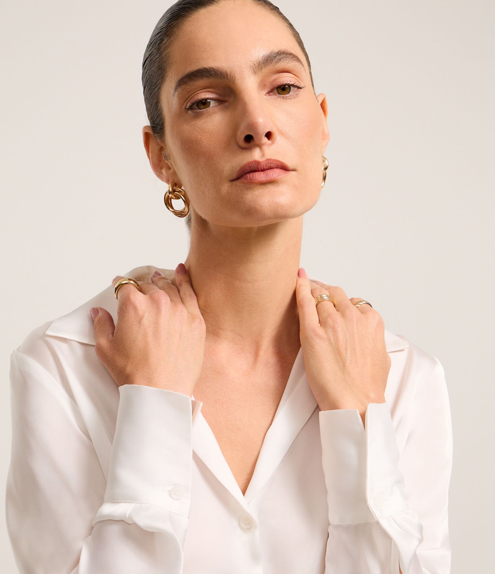 Camisa Acetinada com Caimento Leve e Manga Longa Branco 5