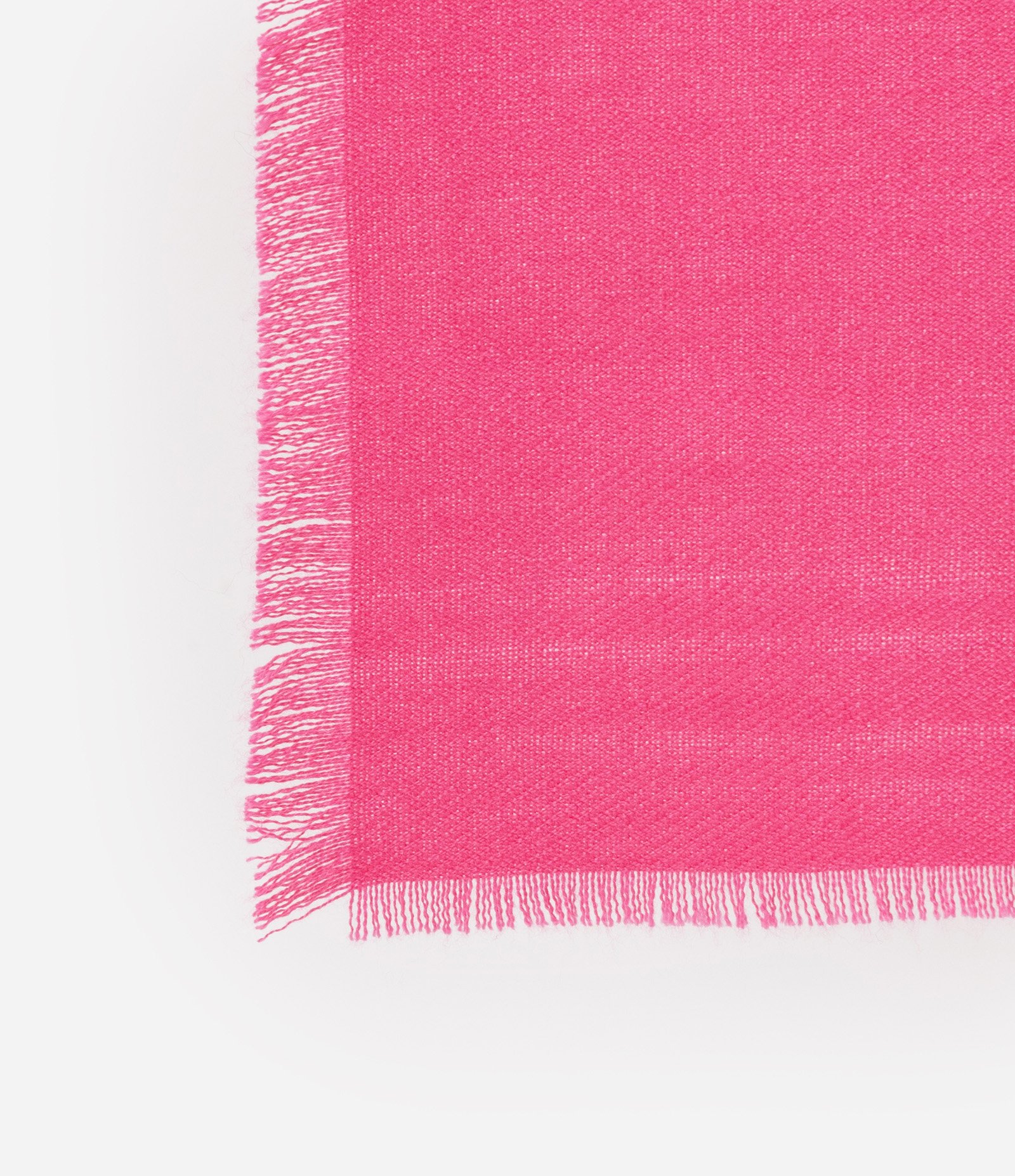 Cachecol Básico em Flanela com Barra Desfiada Rosa 2