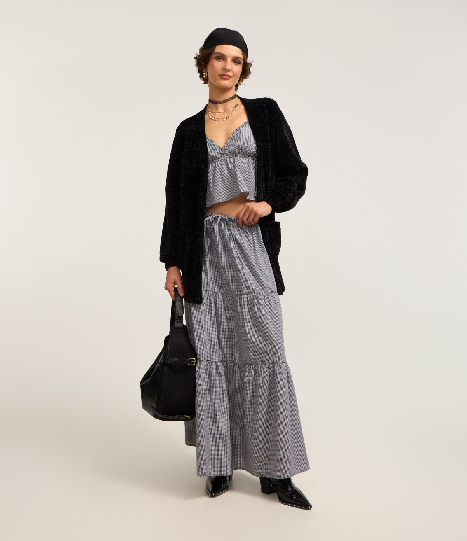 Cardigan Alongado em Chenille Canelado com Bolsos Frontais Preto 1