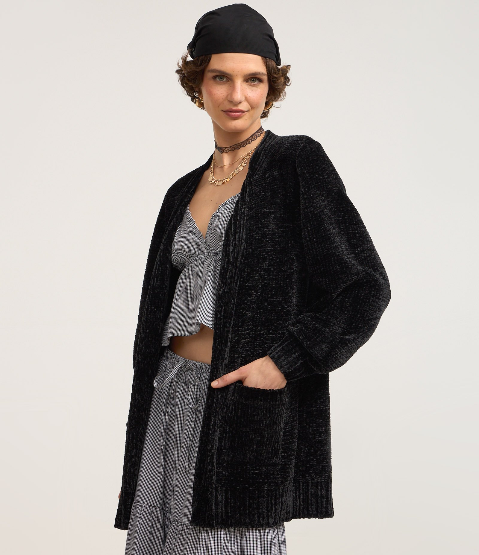 Cardigan Alongado em Chenille Canelado com Bolsos Frontais Preto 2