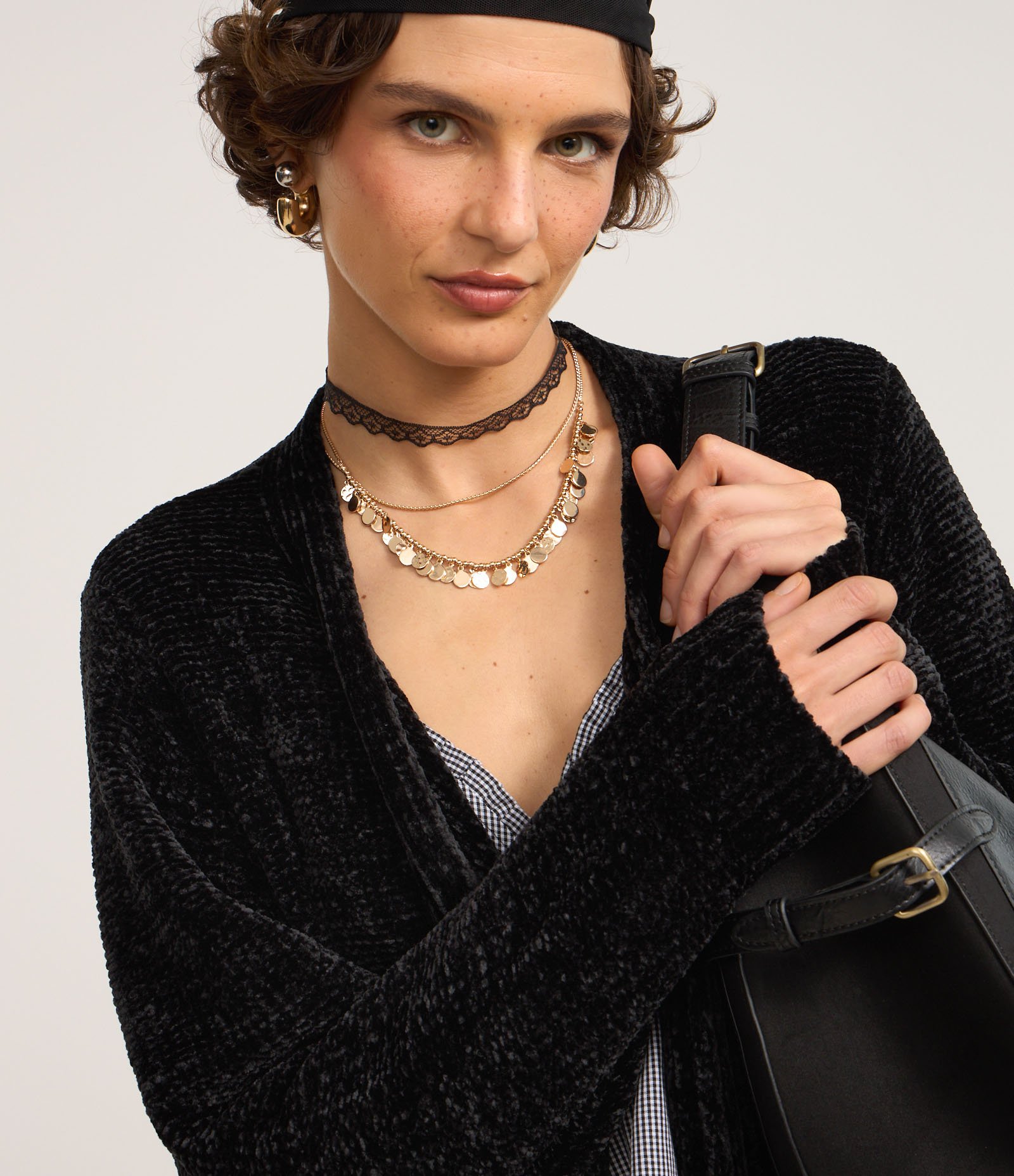 Cardigan Alongado em Chenille Canelado com Bolsos Frontais Preto 3