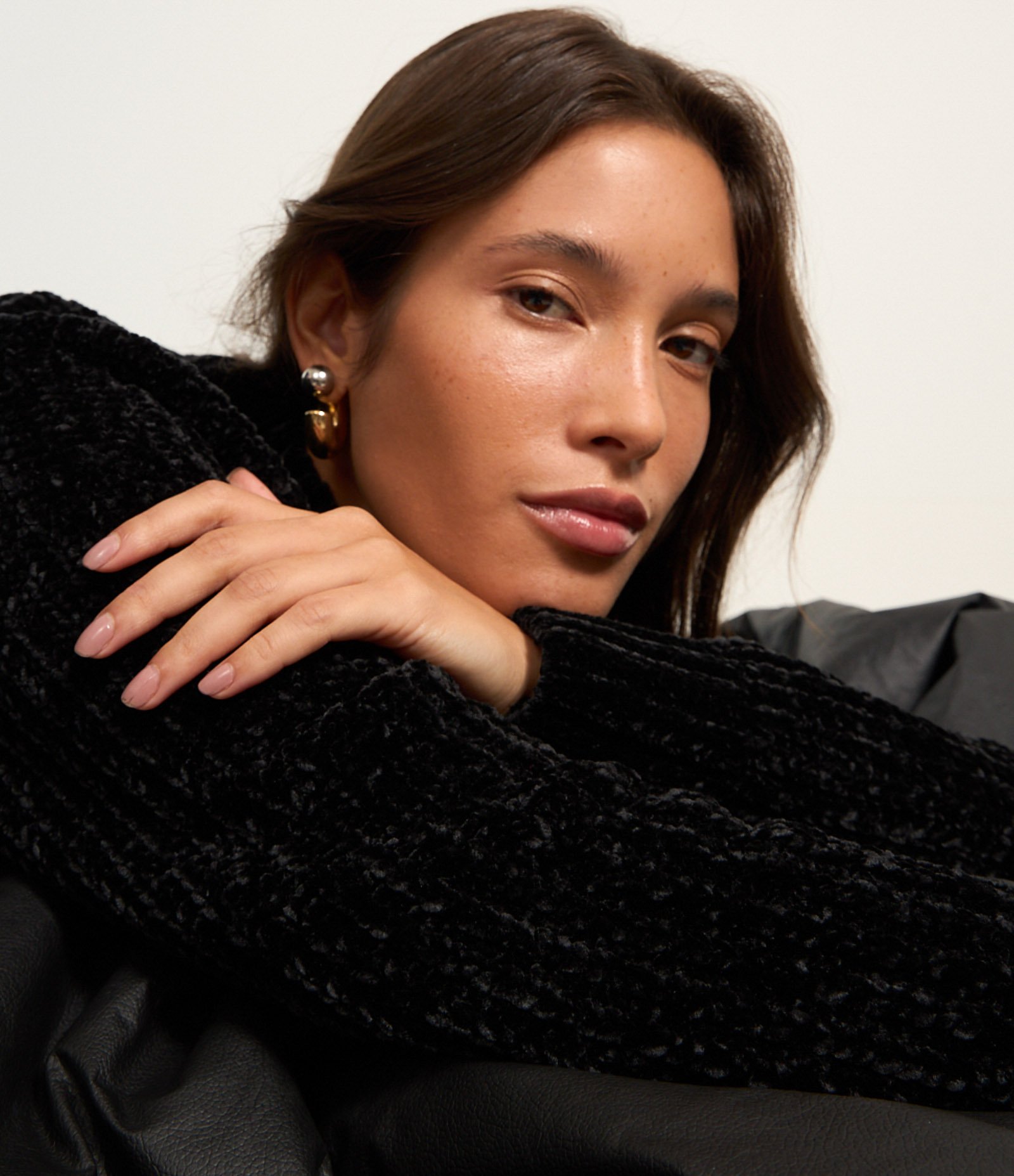 Blusão em Chenille com Gola Alta Preto 4