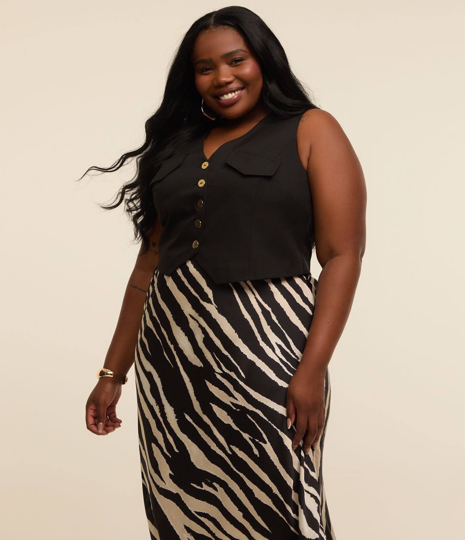 Colete em Crepe com Decote V Curve & Plus Size Preto 1