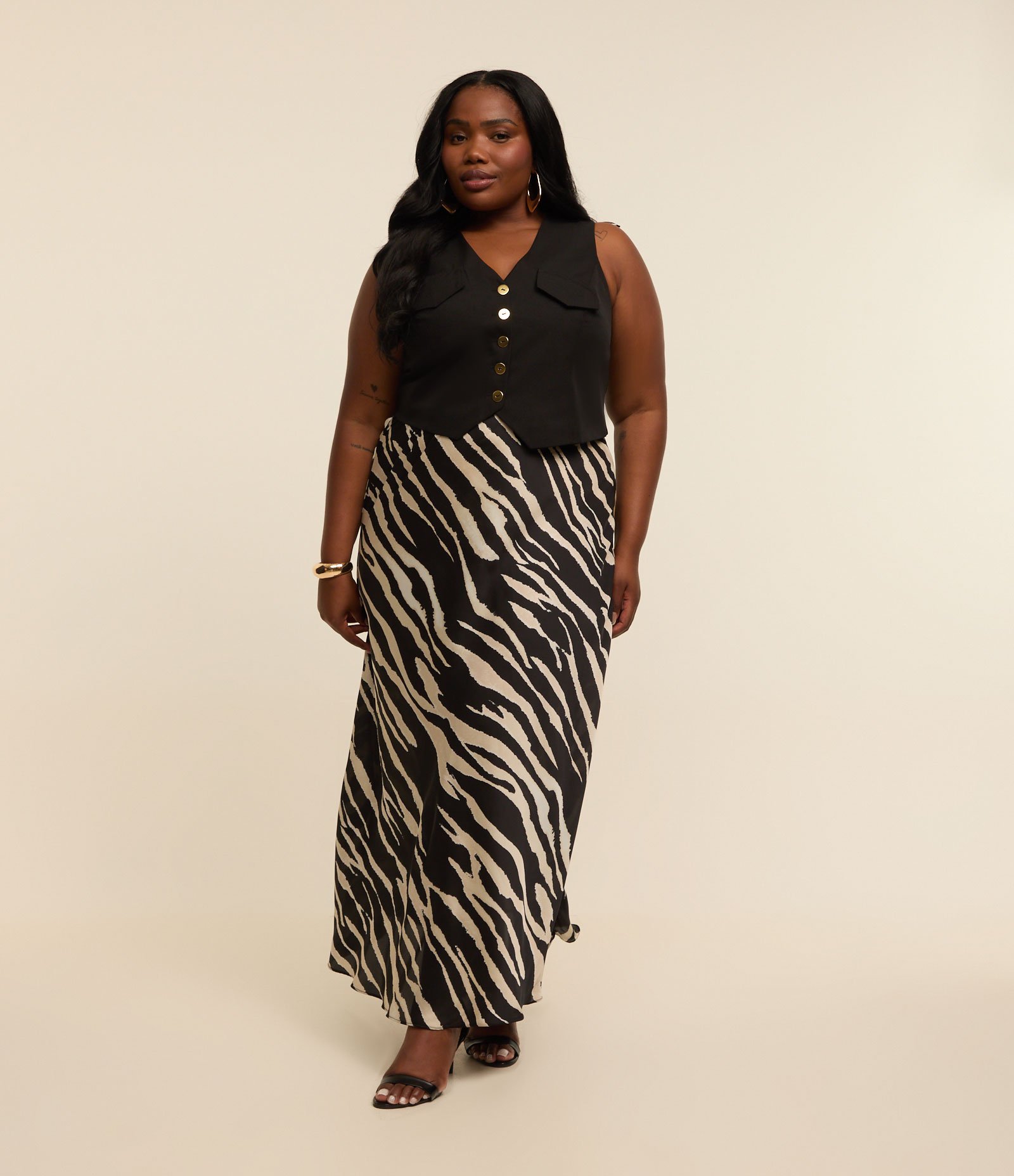 Colete em Crepe com Decote V Curve & Plus Size Preto 2
