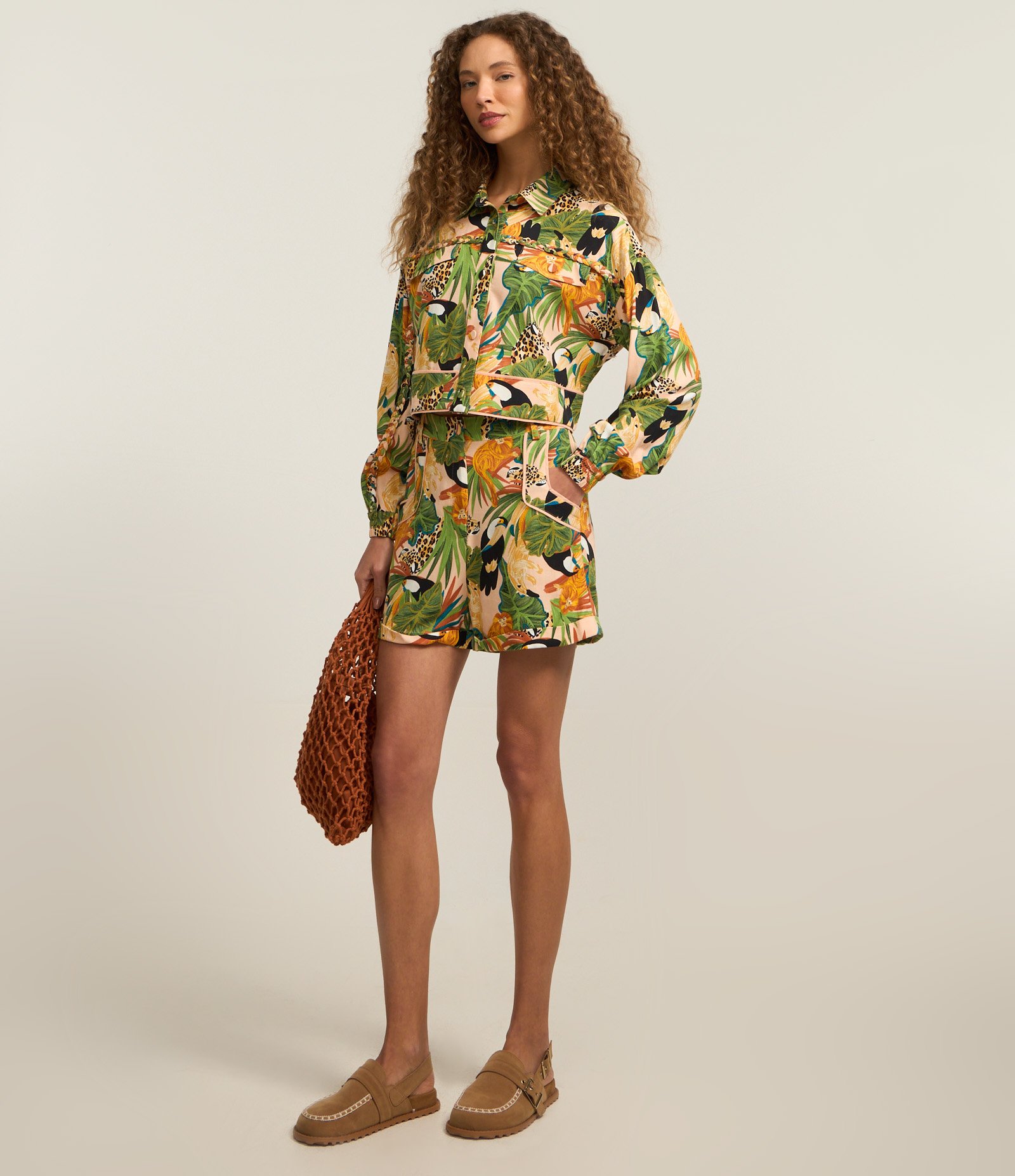 Jaqueta Curta em Viscose e Linho com Estampa Tropical Verde 2