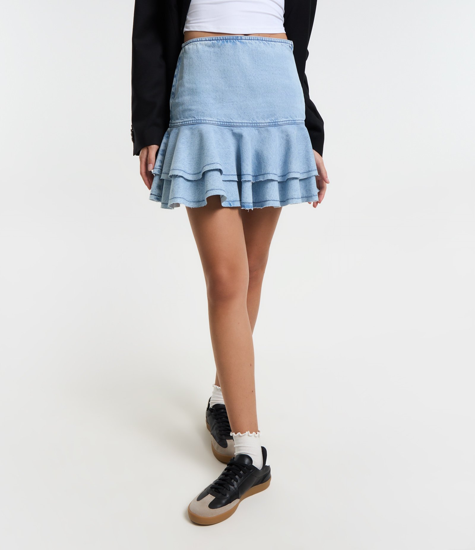 Saia Curta em Jeans Denim com Babado Duplo e Zíper Lateral Azul 2