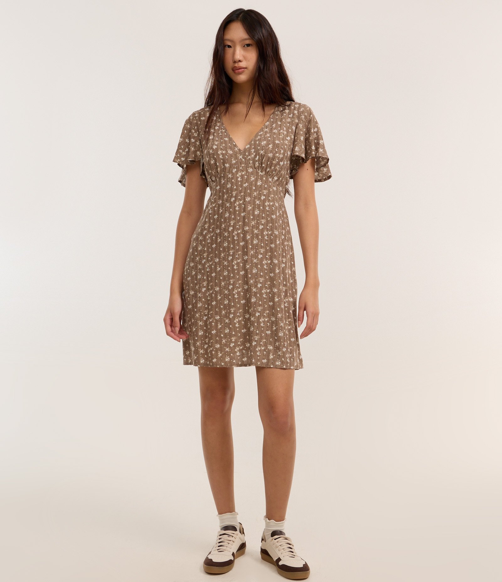 Vestido Curto com Manga Godê e Estampa Floral Liberty Marrom 2