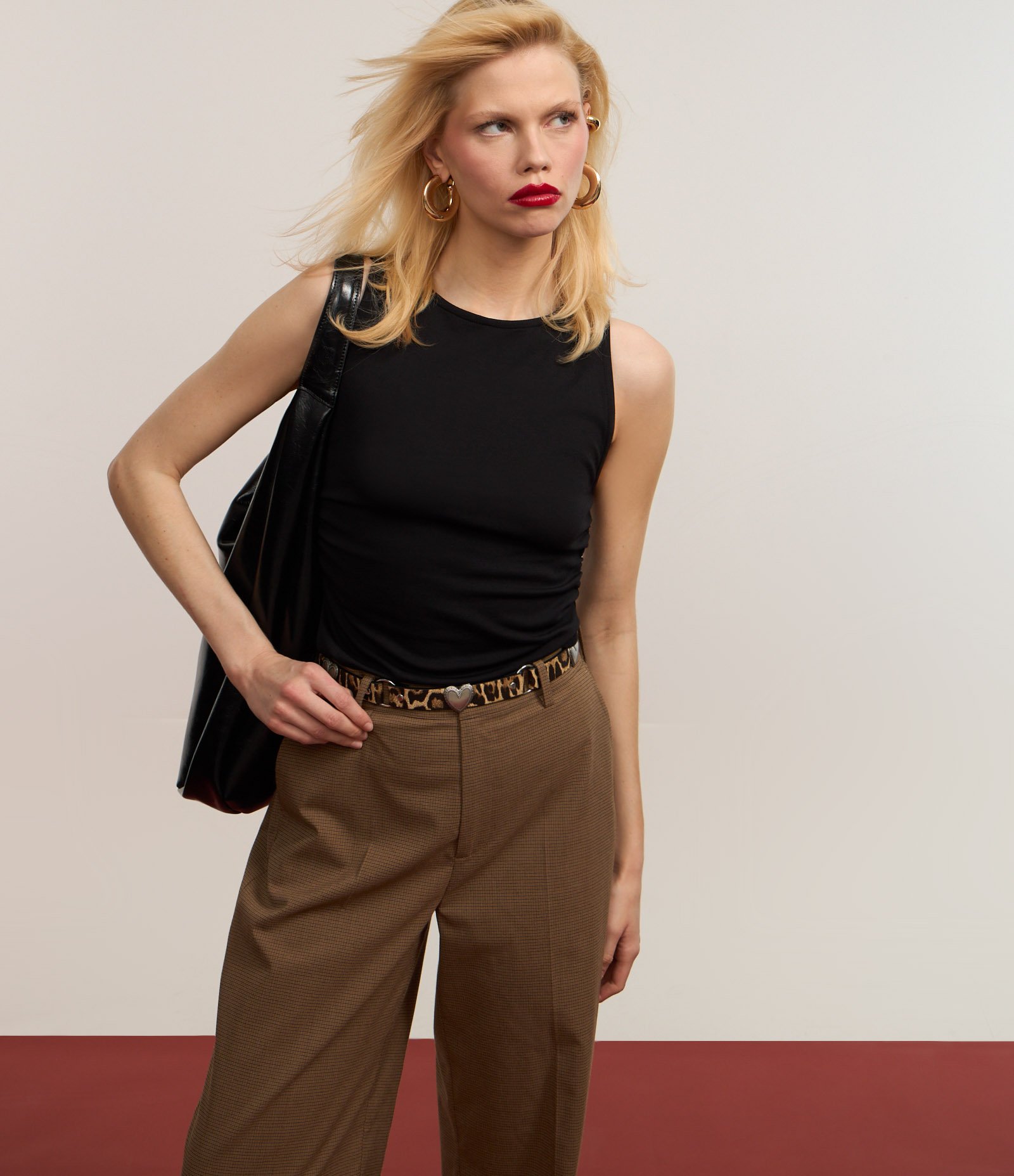 Calça Reta em Alfaiataria Xadrez Marrom 5