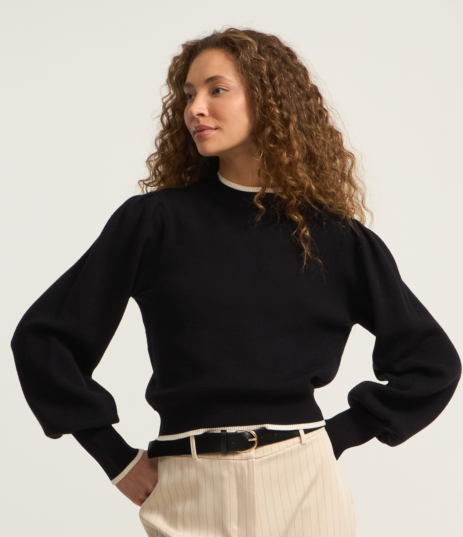 Suéter em Tricô com Friso Contrastante e Manga Bufante Preto 3