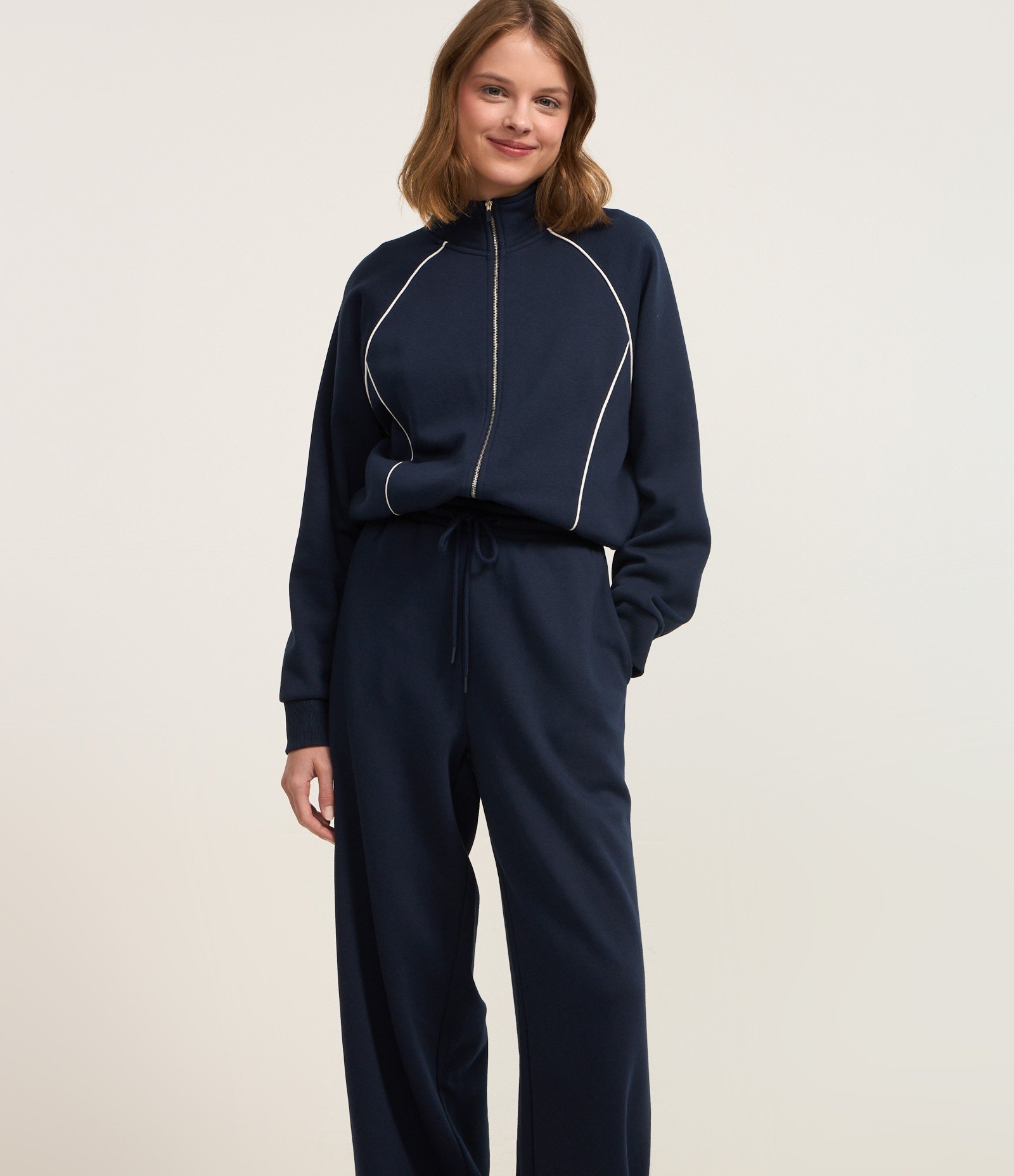 Calça Reta em Moletom com Forro Fleece e Listra Lateral Azul Marinho 2