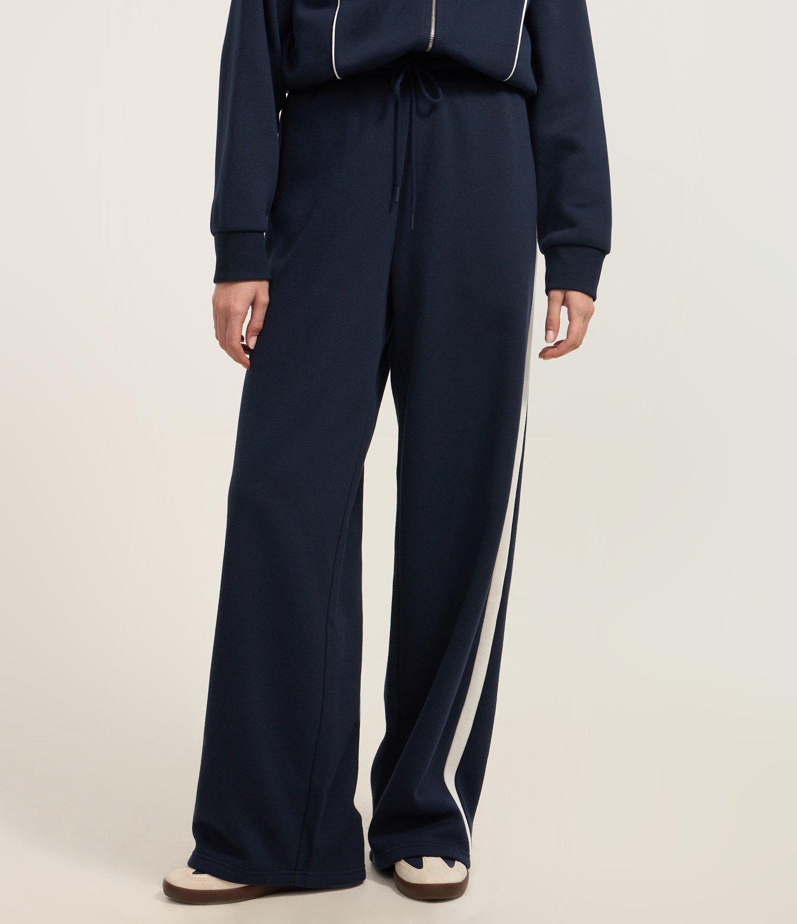 Calça Reta em Moletom com Forro Fleece e Listra Lateral Azul Marinho 3