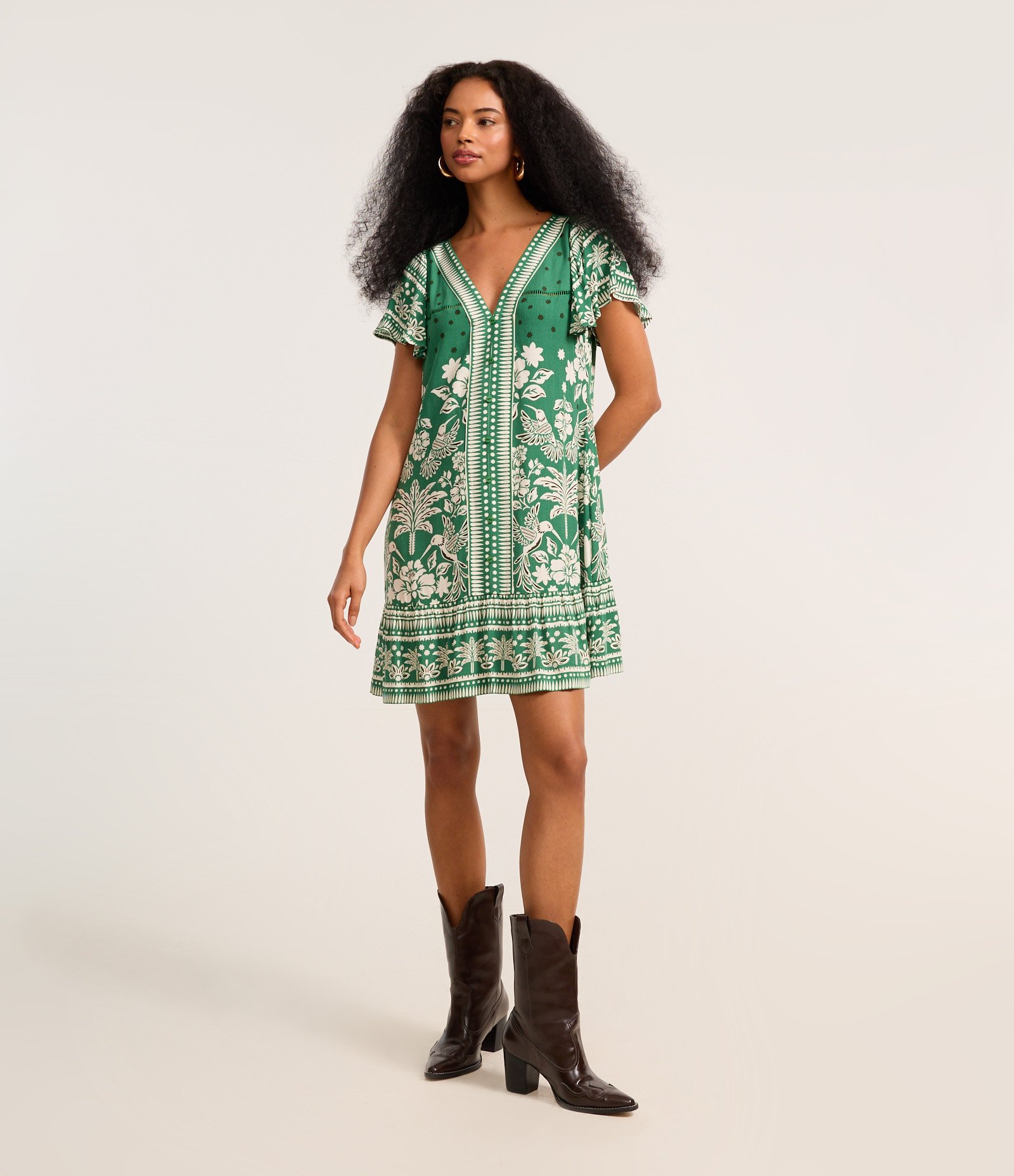 Vestido Curto em Viscose com Estampa Floral Verde 2