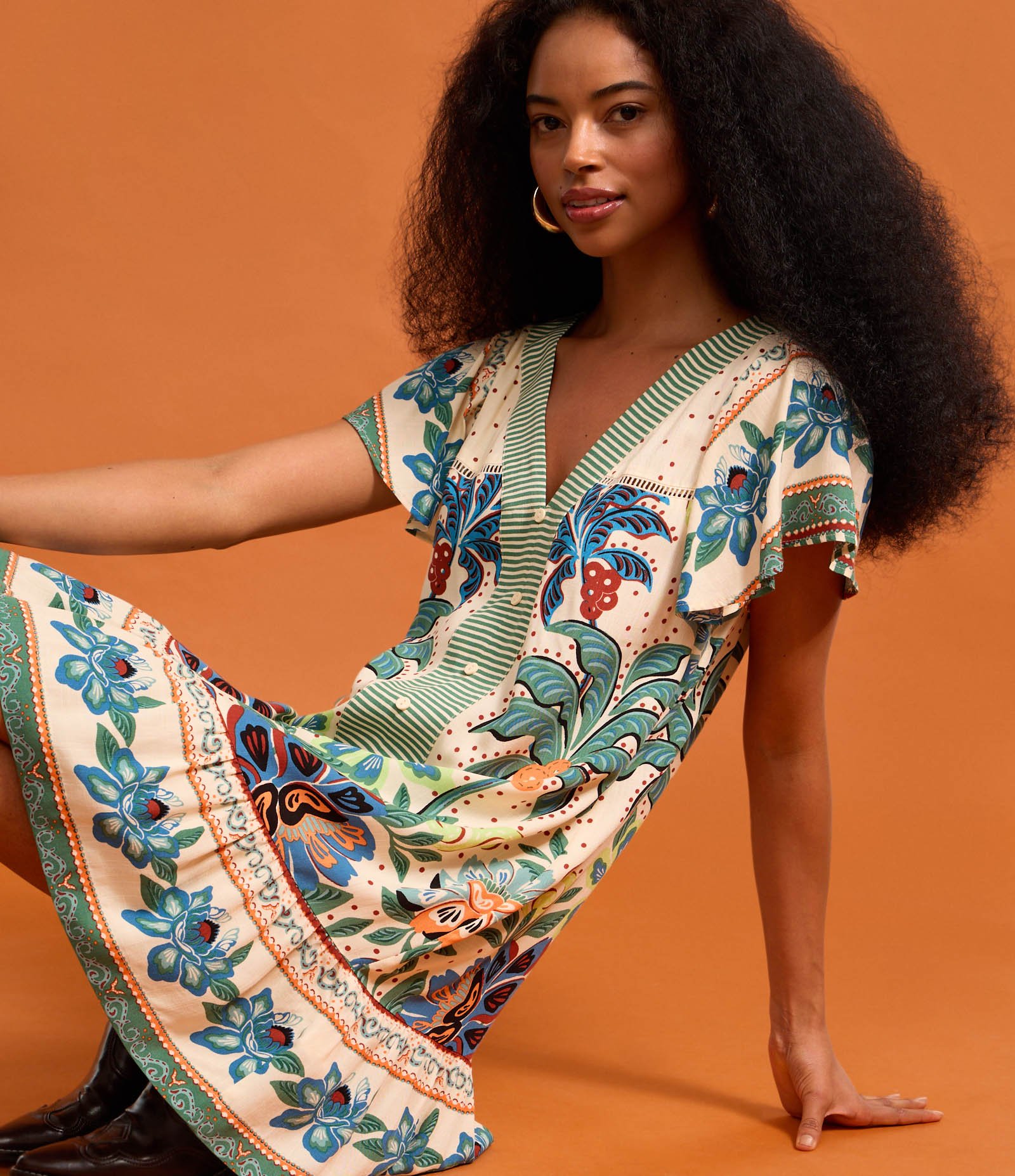 Vestido Curto em Viscose com Estampa Tropical Multicores 5