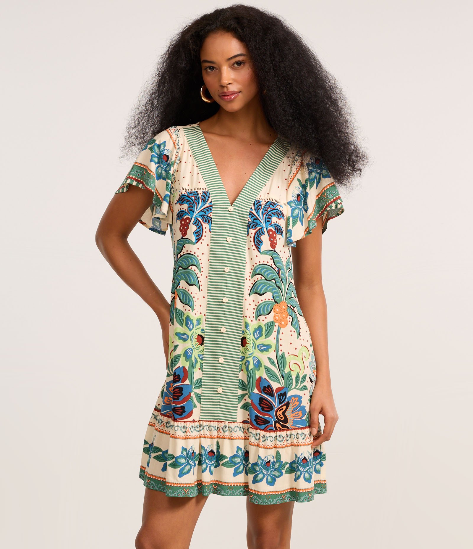 Vestido Curto em Viscose com Estampa Tropical Multicores 1